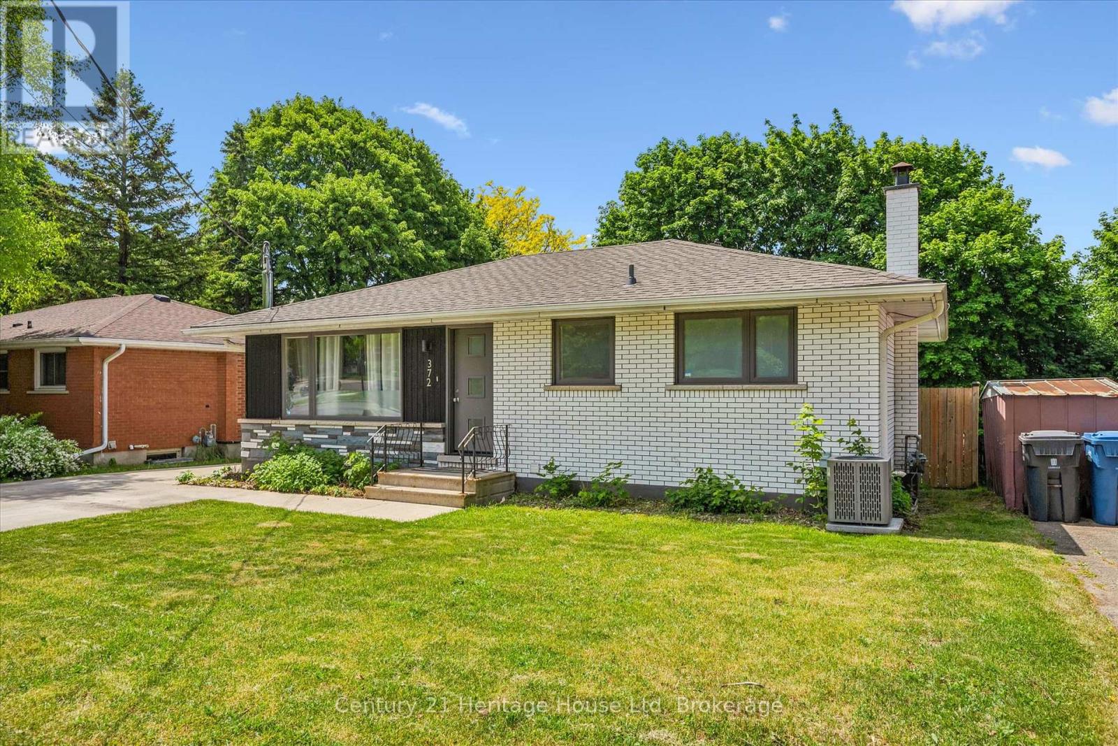 372 VICTORIA ROAD N - 3