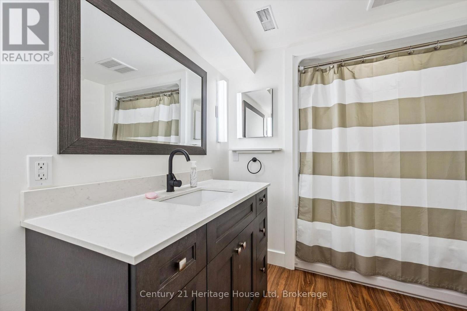 372 VICTORIA ROAD N - 30