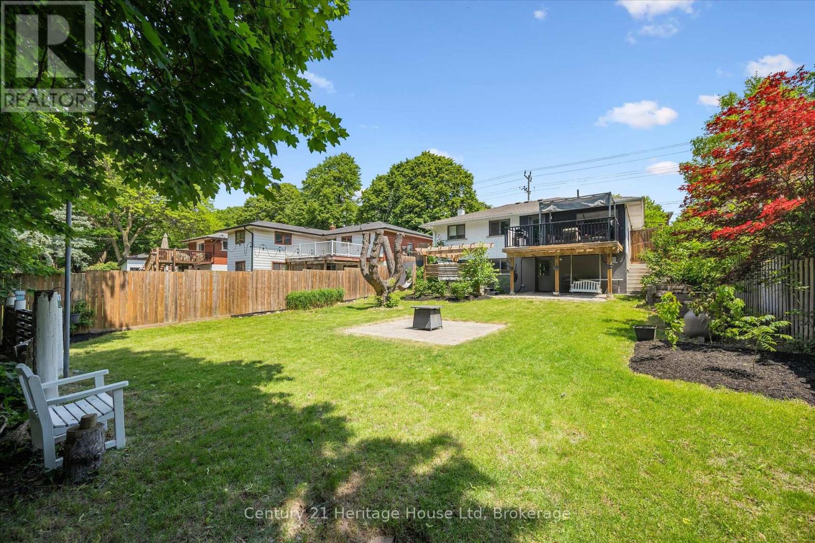 372 VICTORIA ROAD N - 32