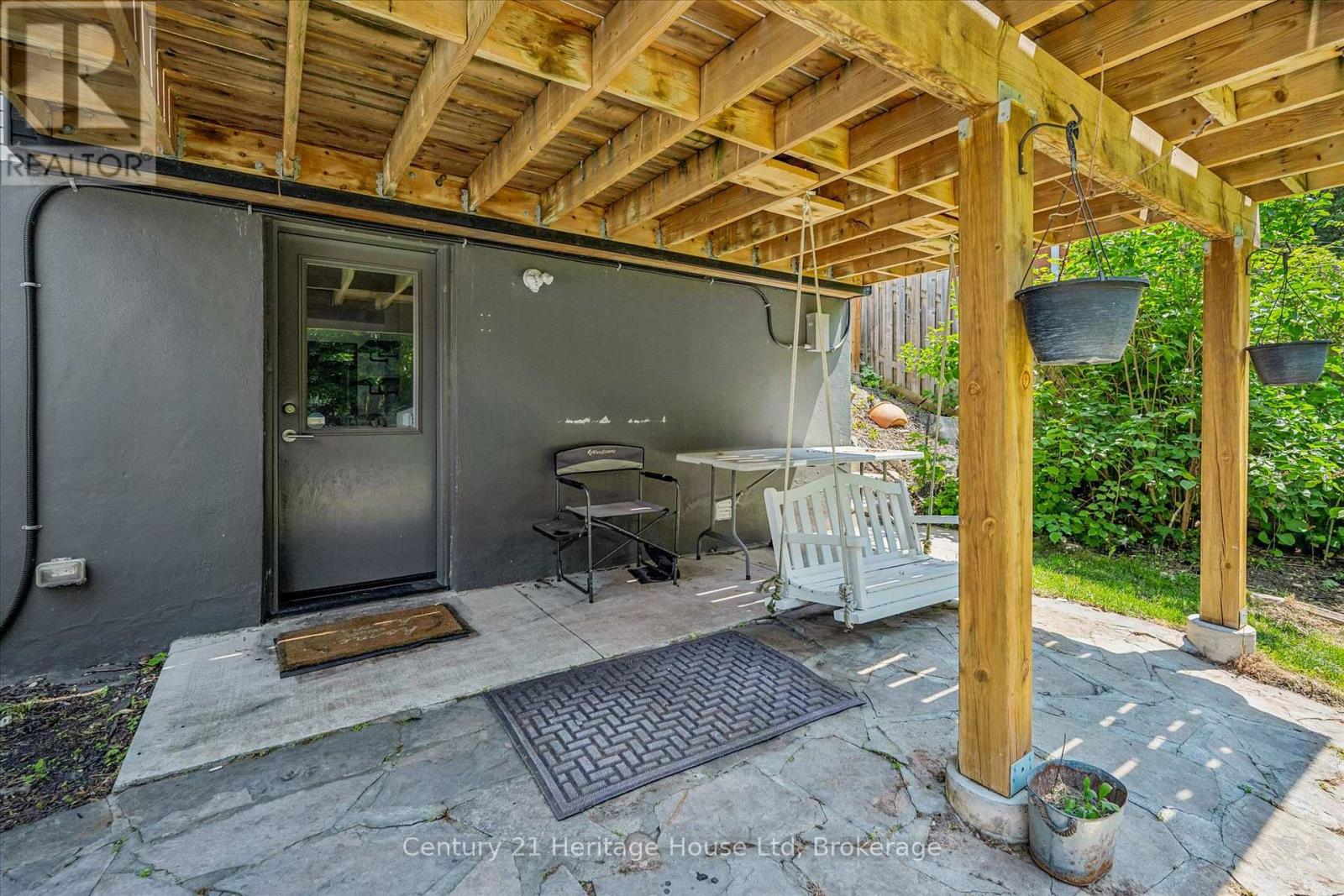 372 VICTORIA ROAD N - 34