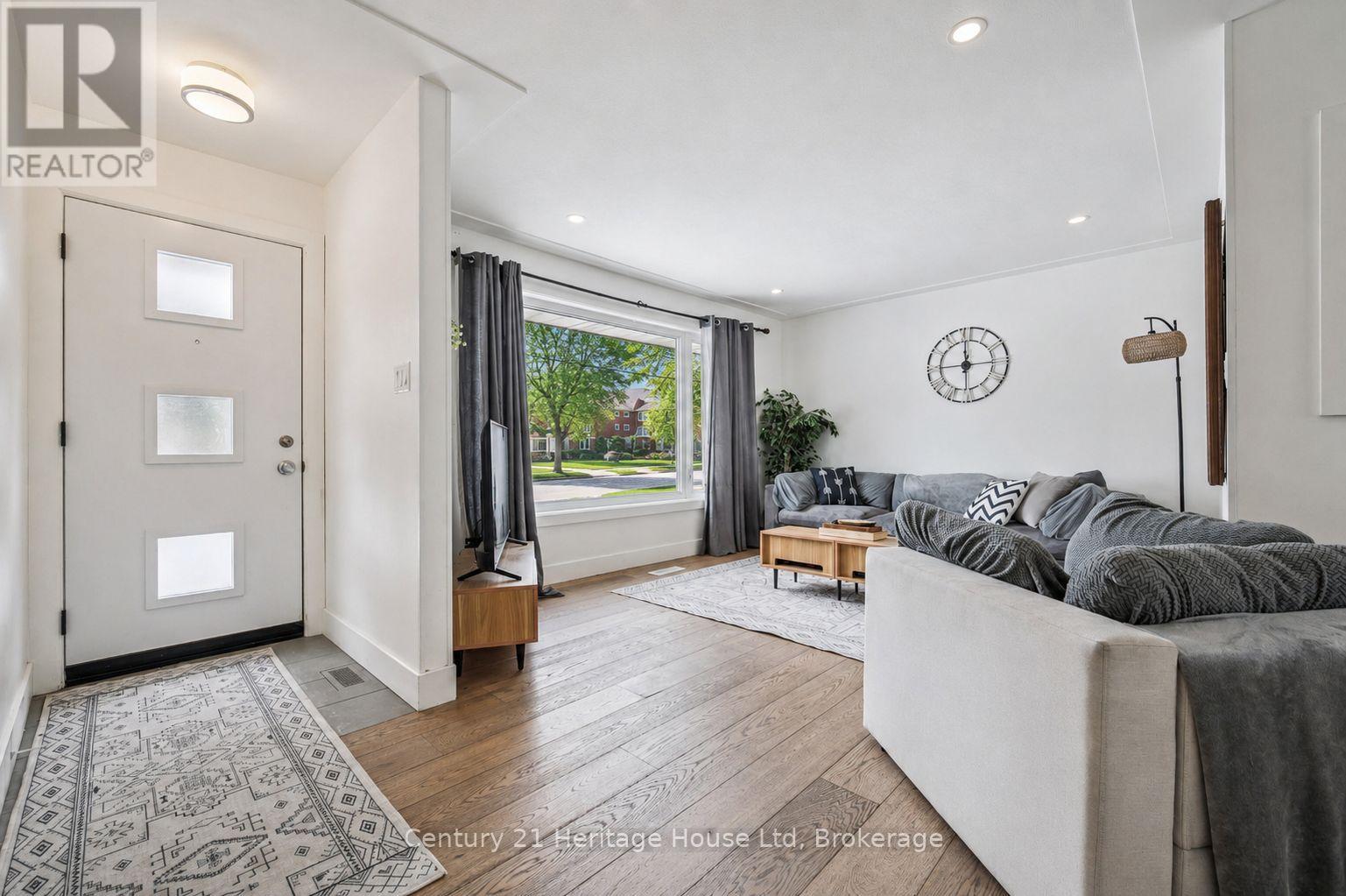 372 VICTORIA ROAD N - 5