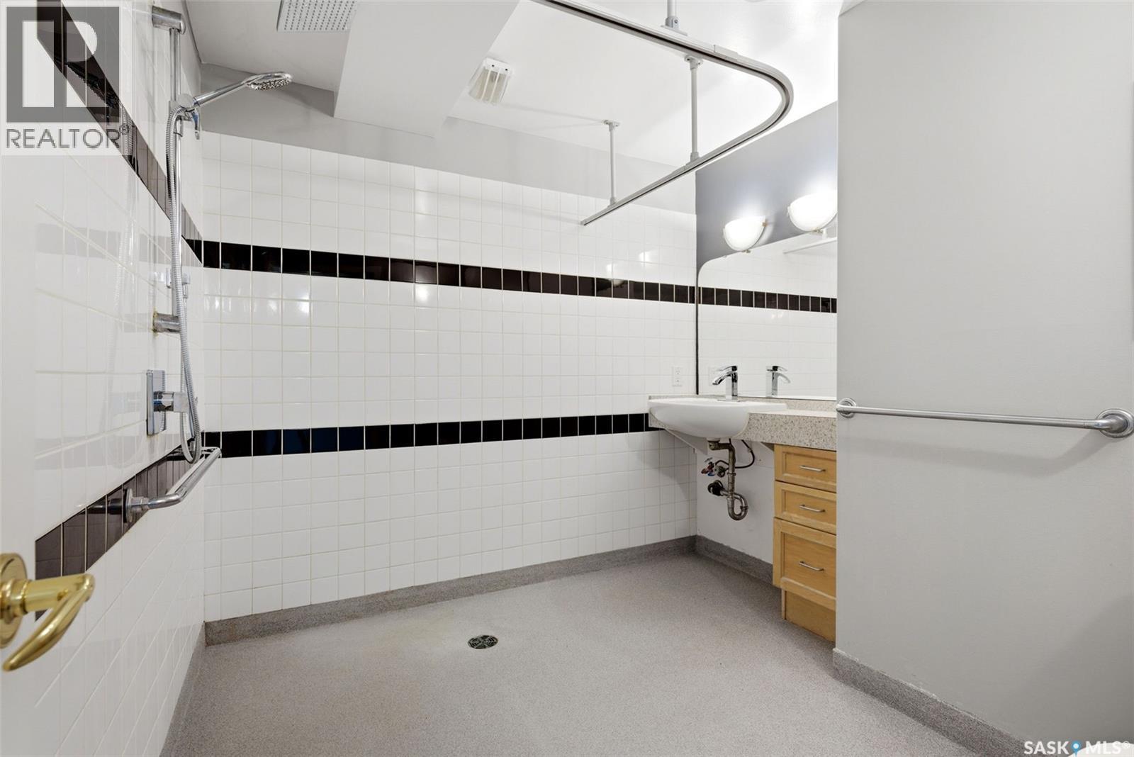 3407 Bishop CRESCENT E — photo 42