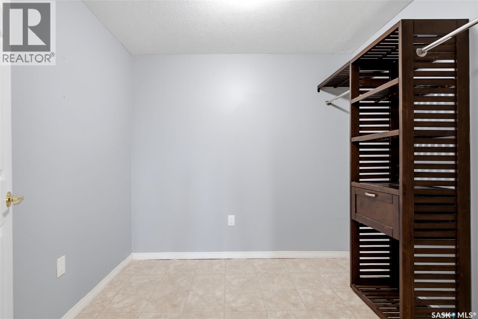 3407 Bishop CRESCENT E — photo 43