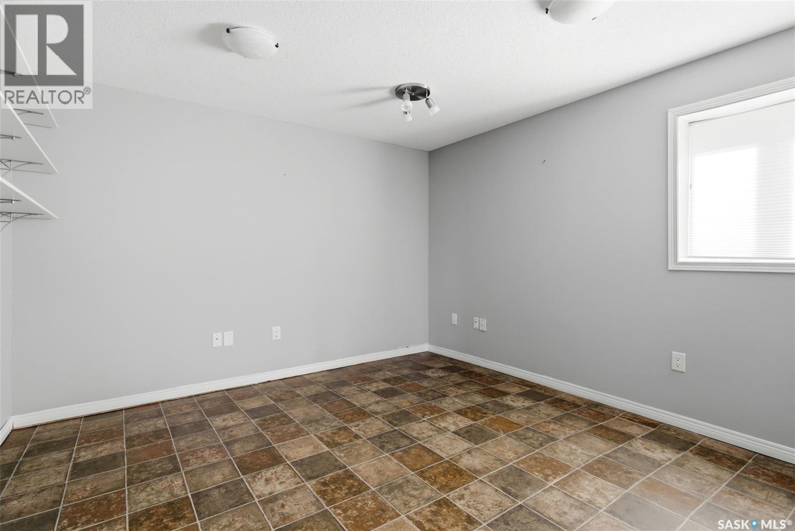 3407 Bishop CRESCENT E — photo 44