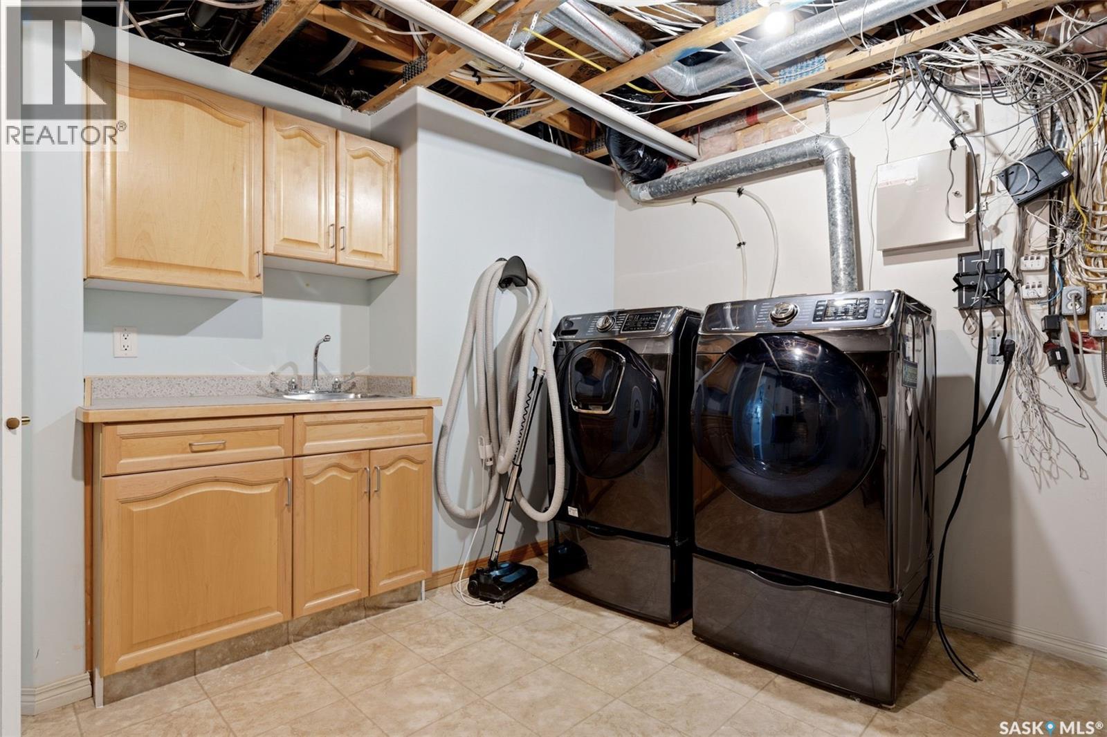 3407 Bishop CRESCENT E — photo 46