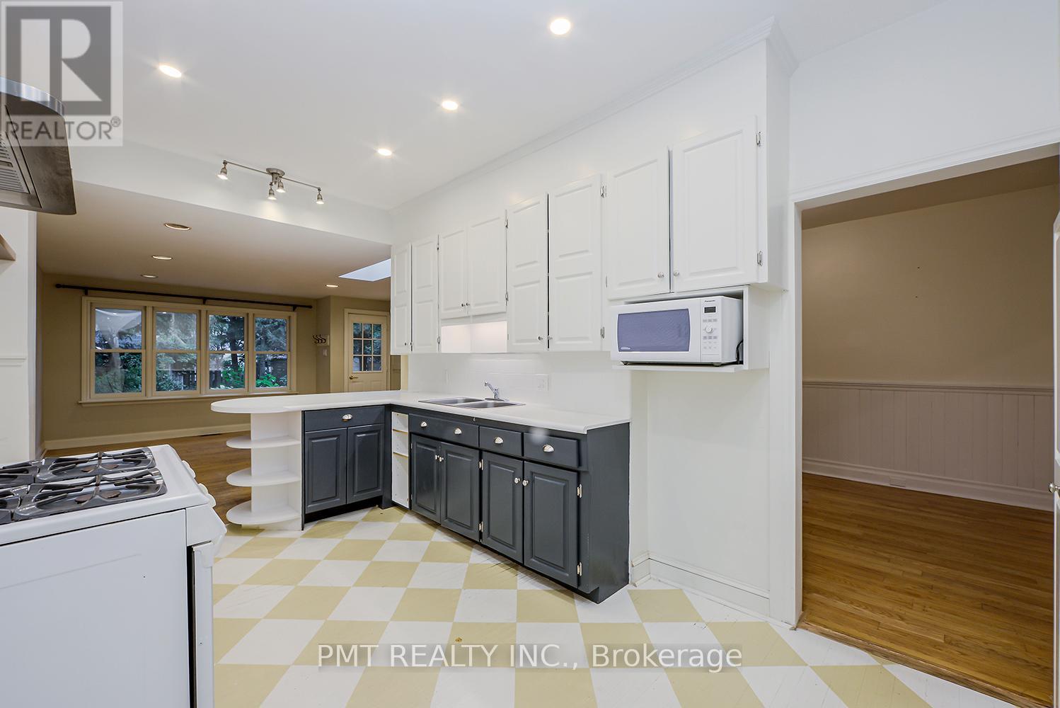 47 HERBERT AVENUE - 18