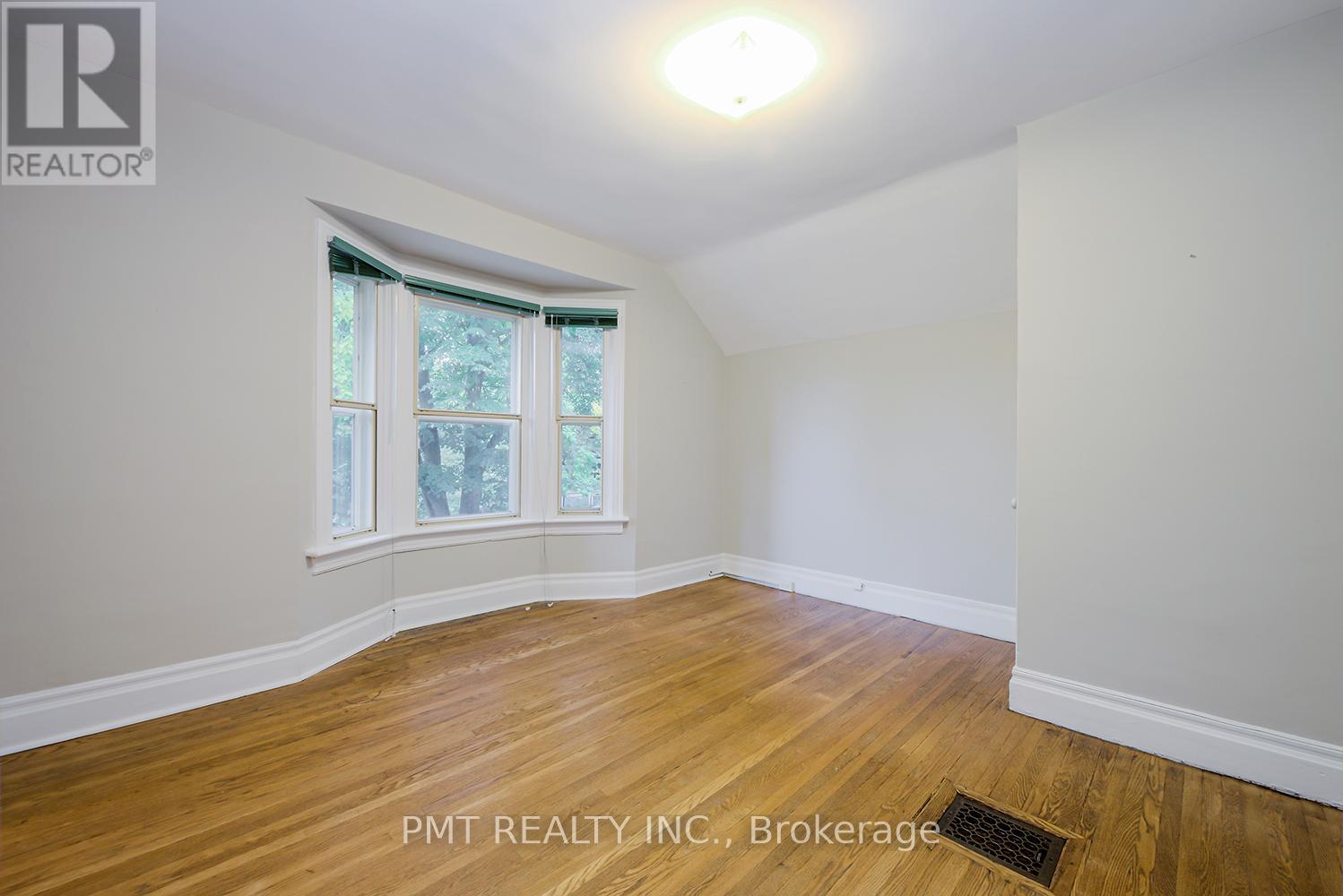 47 HERBERT AVENUE - 25