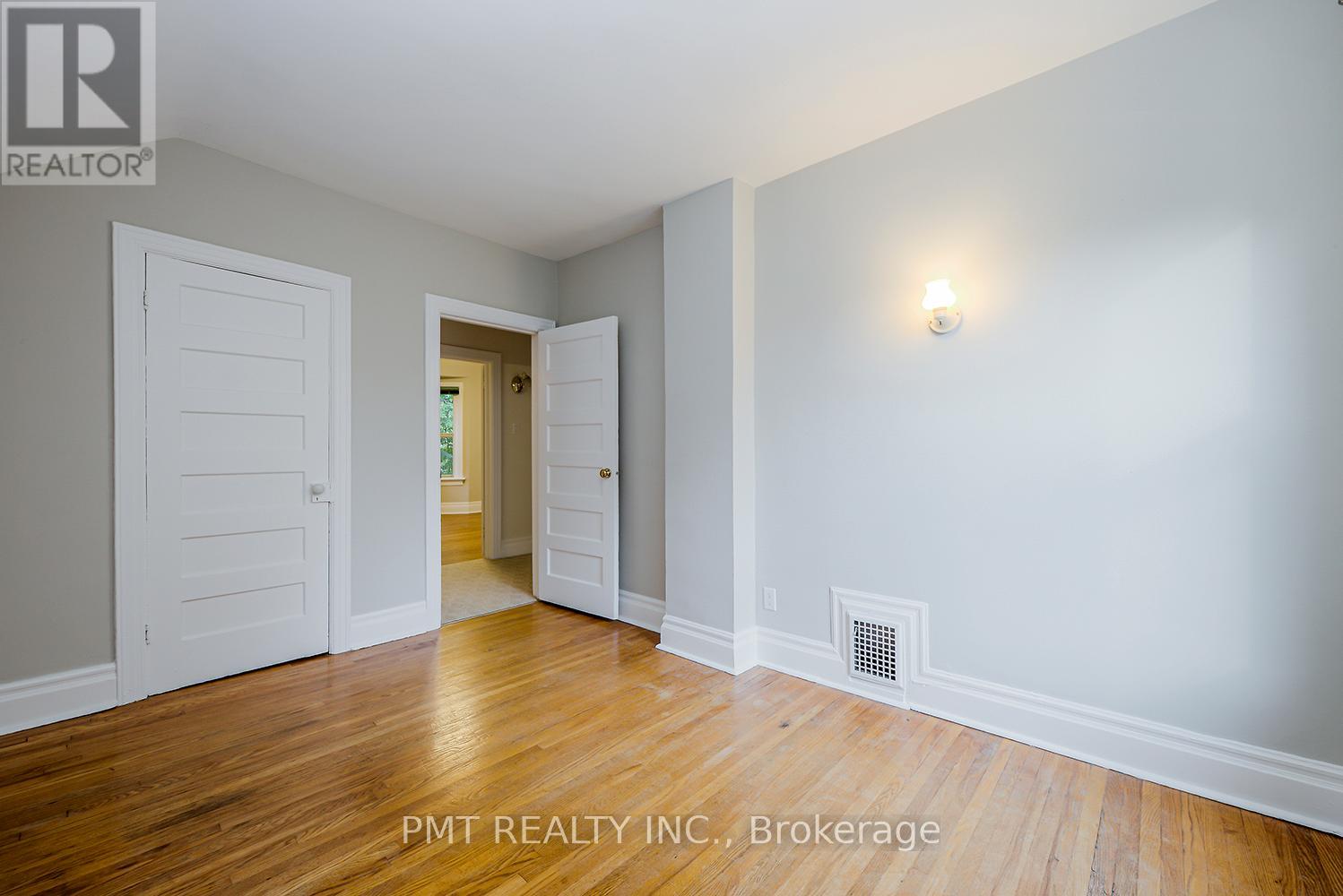 47 HERBERT AVENUE - 32