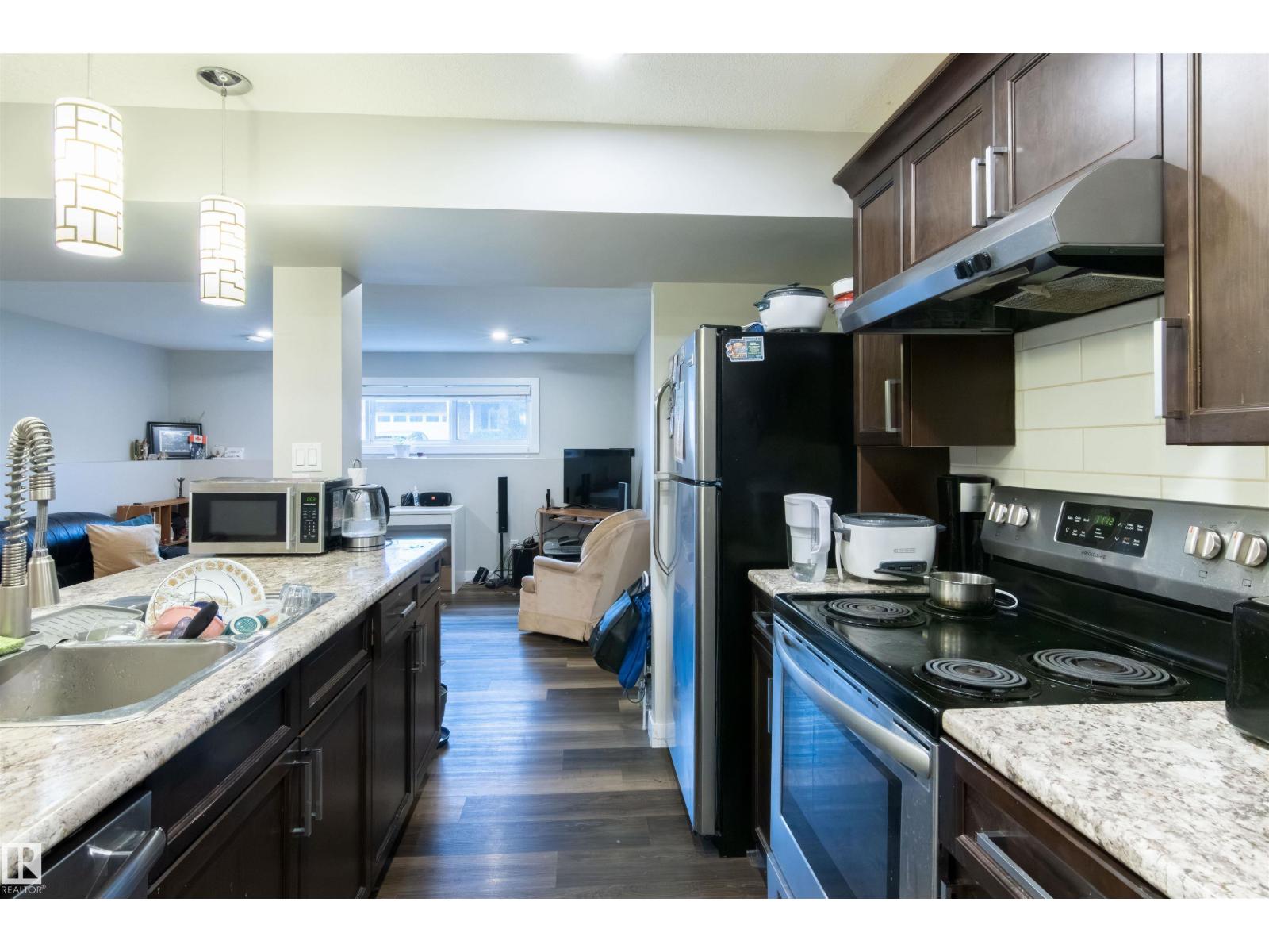 4004 88 ST NW - 19