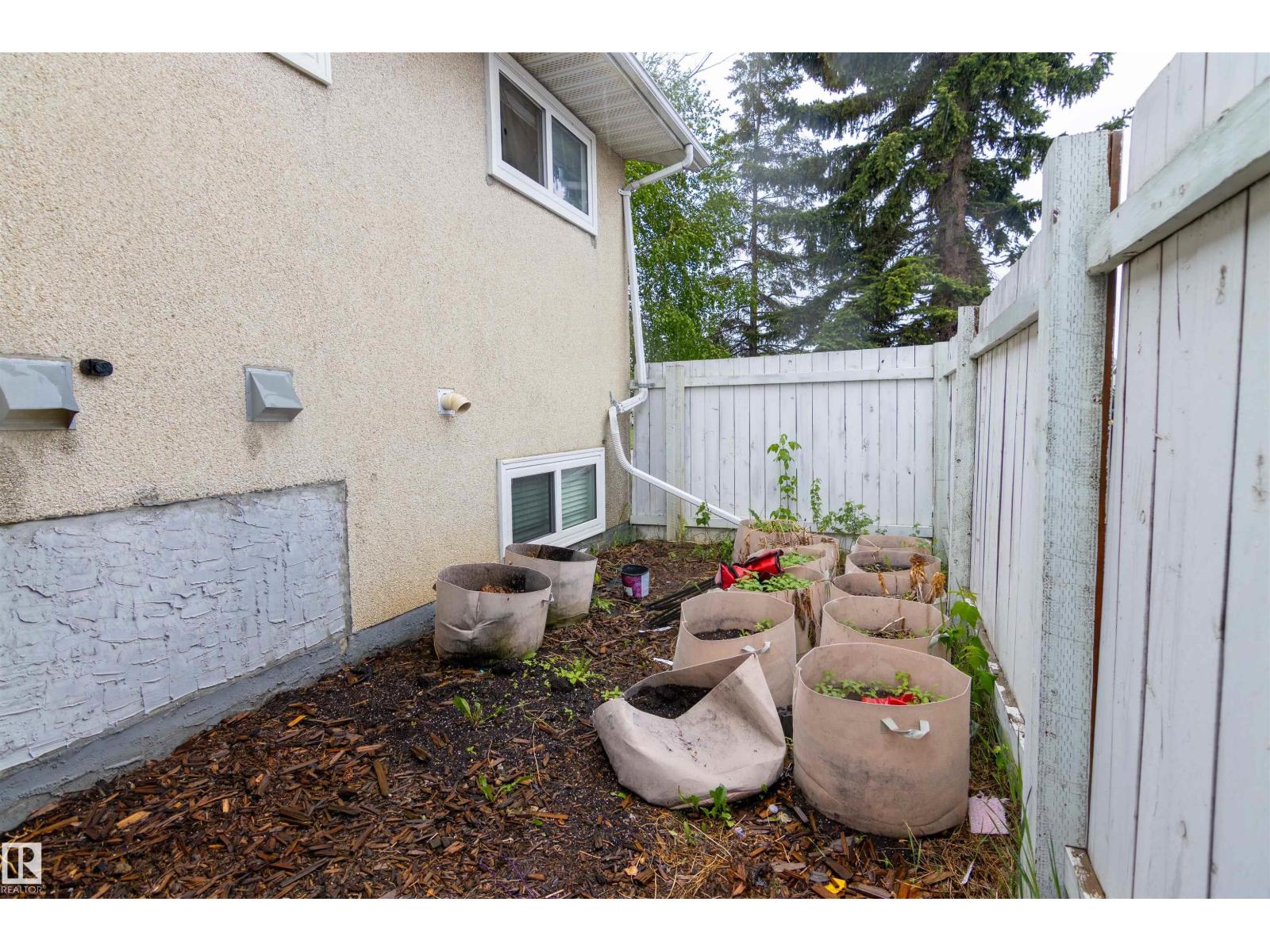 4004 88 ST NW - 31