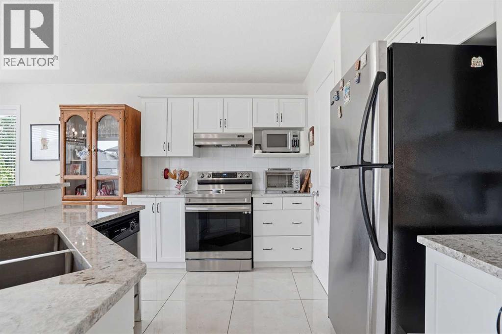 408 Lineham Acres Bay NW — photo 9
