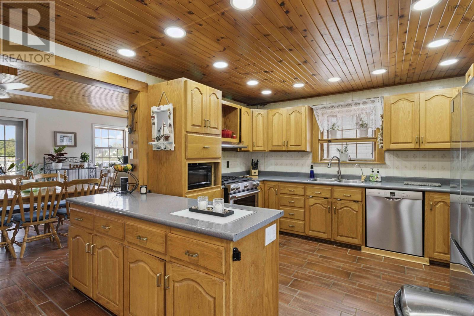 46 Roxbury Road - 14