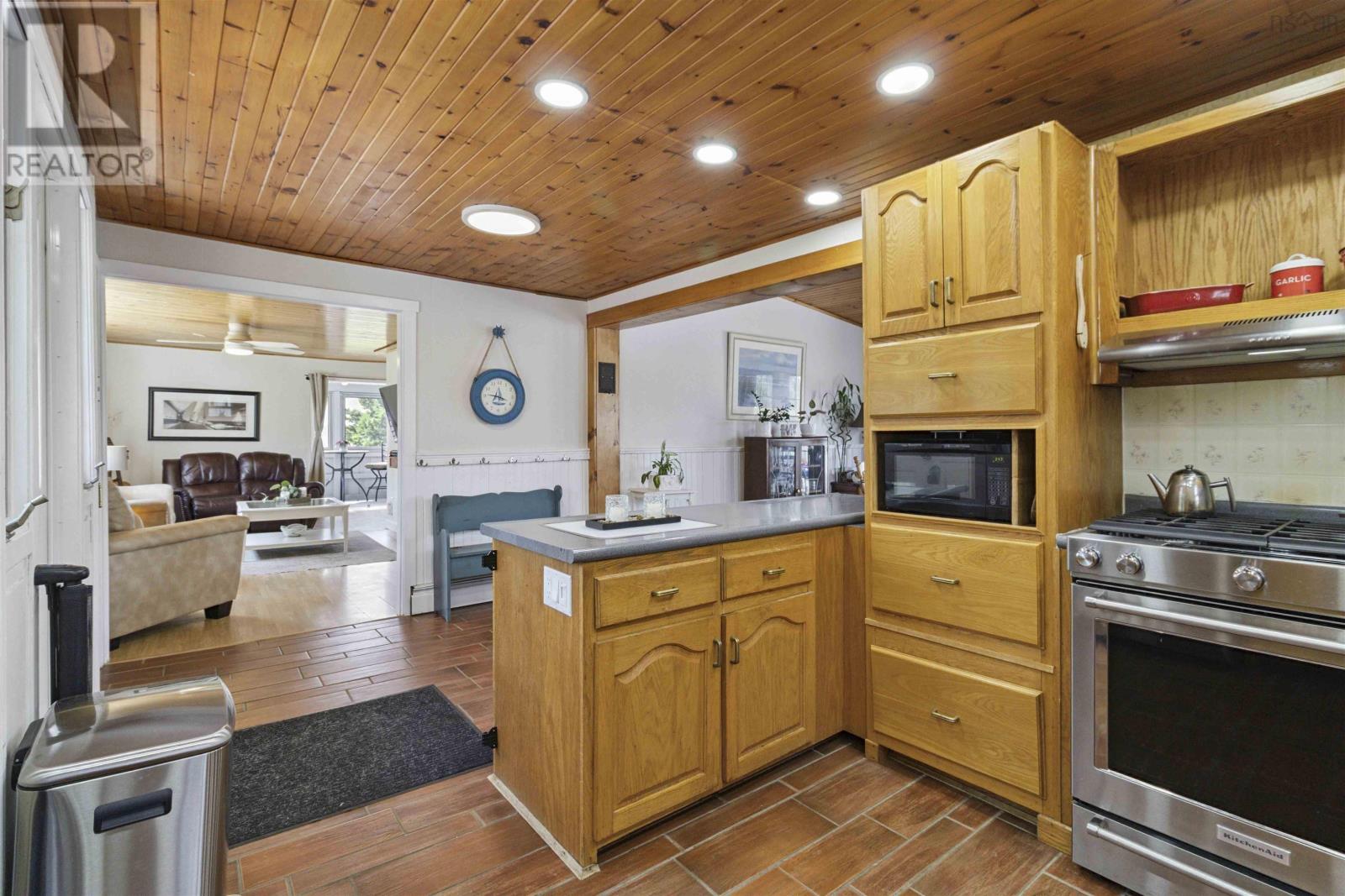 46 Roxbury Road - 12
