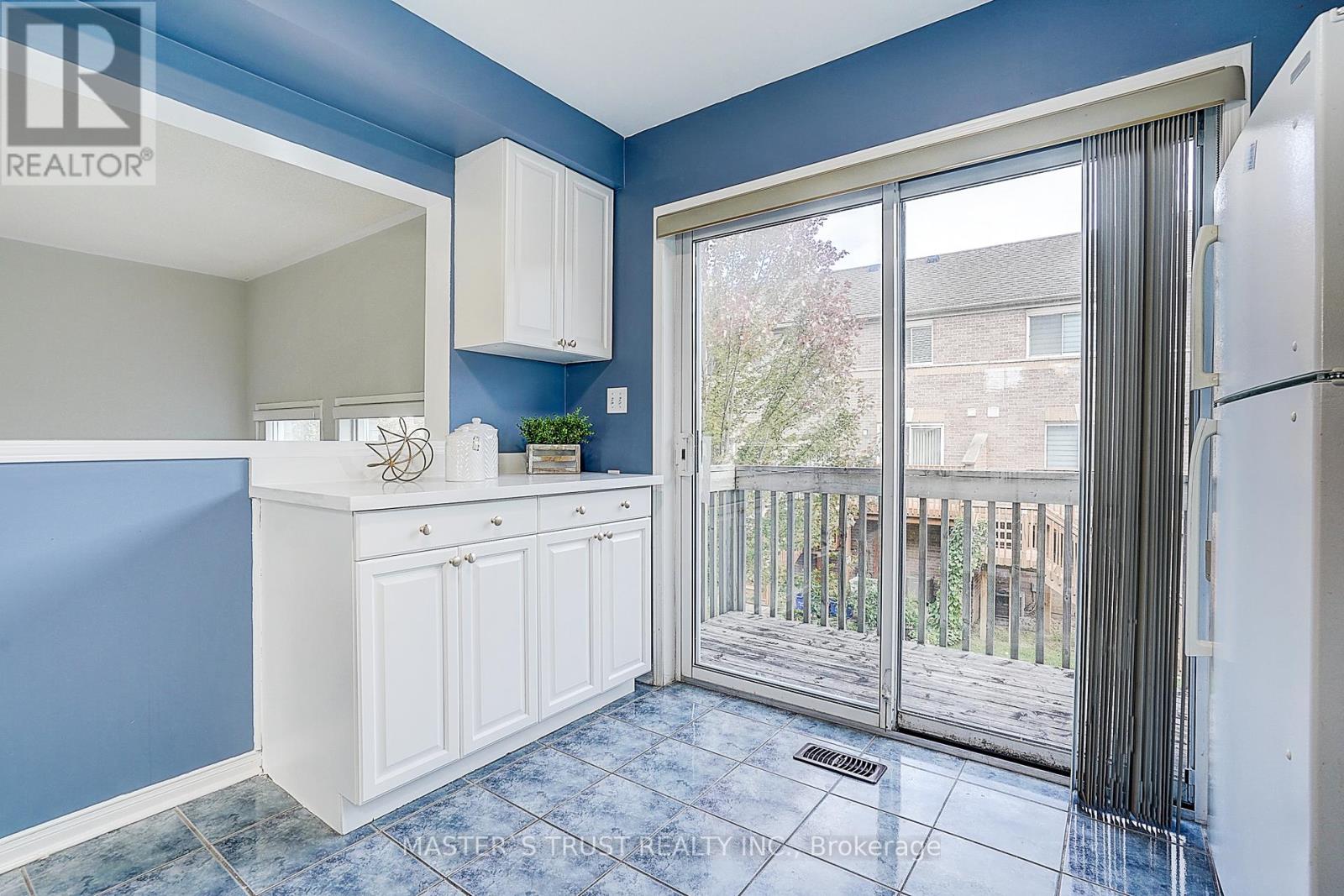 #48 5535 GLEN ERIN DRIVE - 22