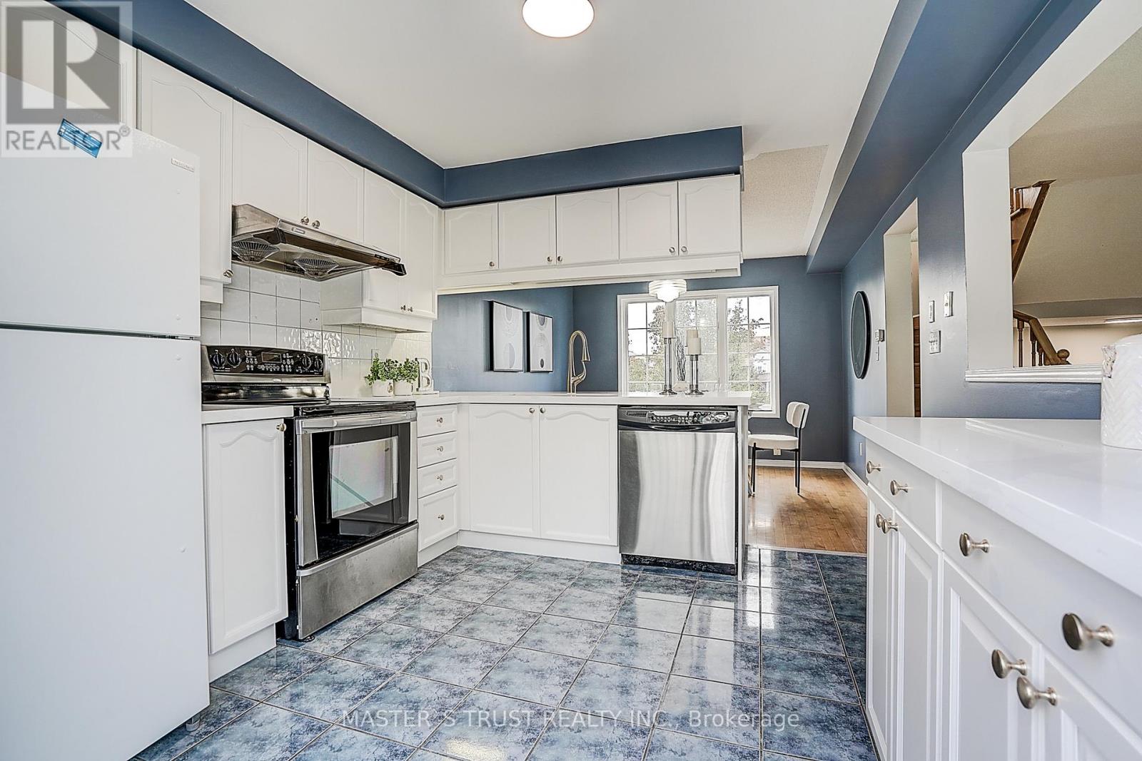 #48 5535 GLEN ERIN DRIVE - 23