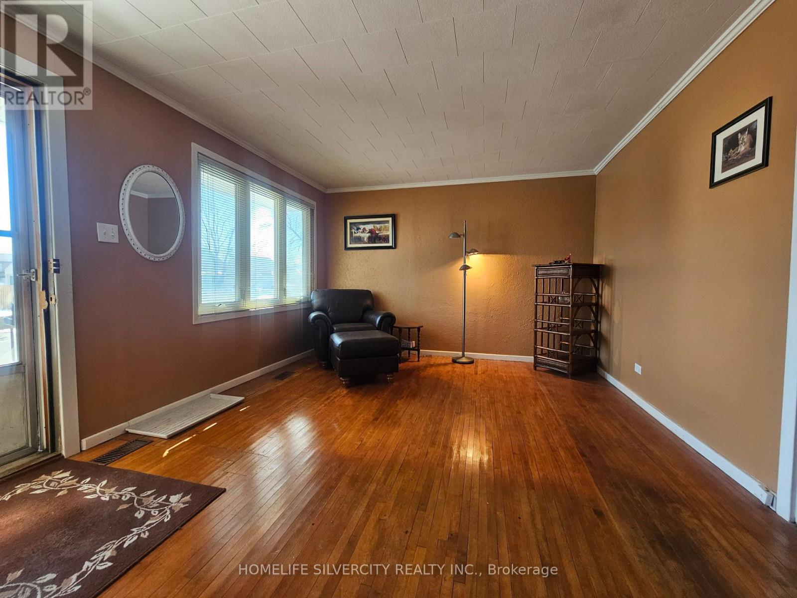 3067 CHURCHILL AVENUE - 10