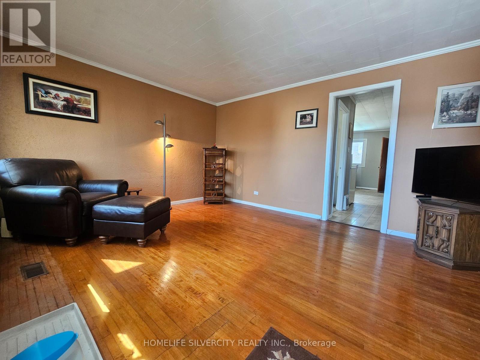 3067 CHURCHILL AVENUE - 5