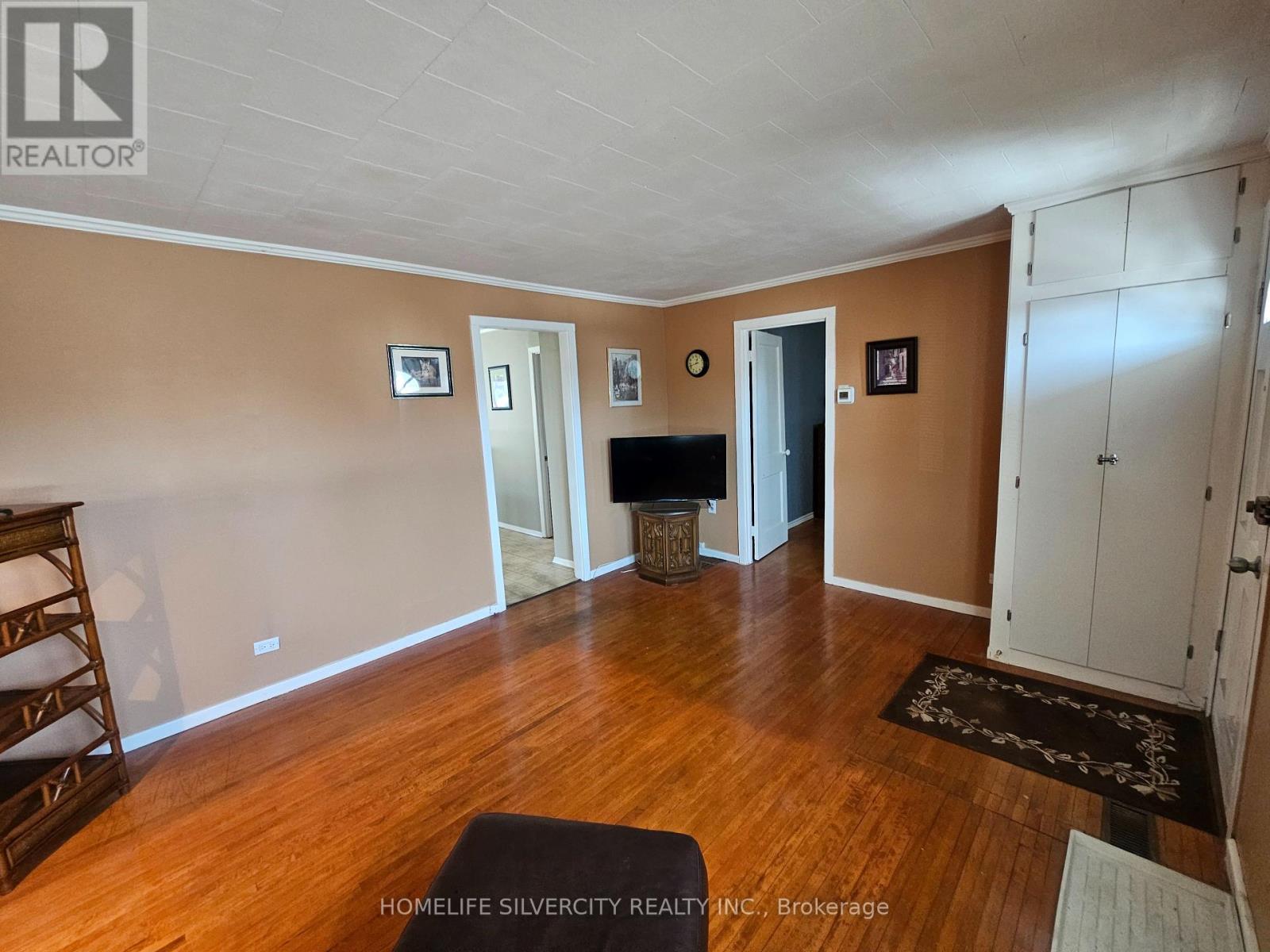3067 CHURCHILL AVENUE - 8