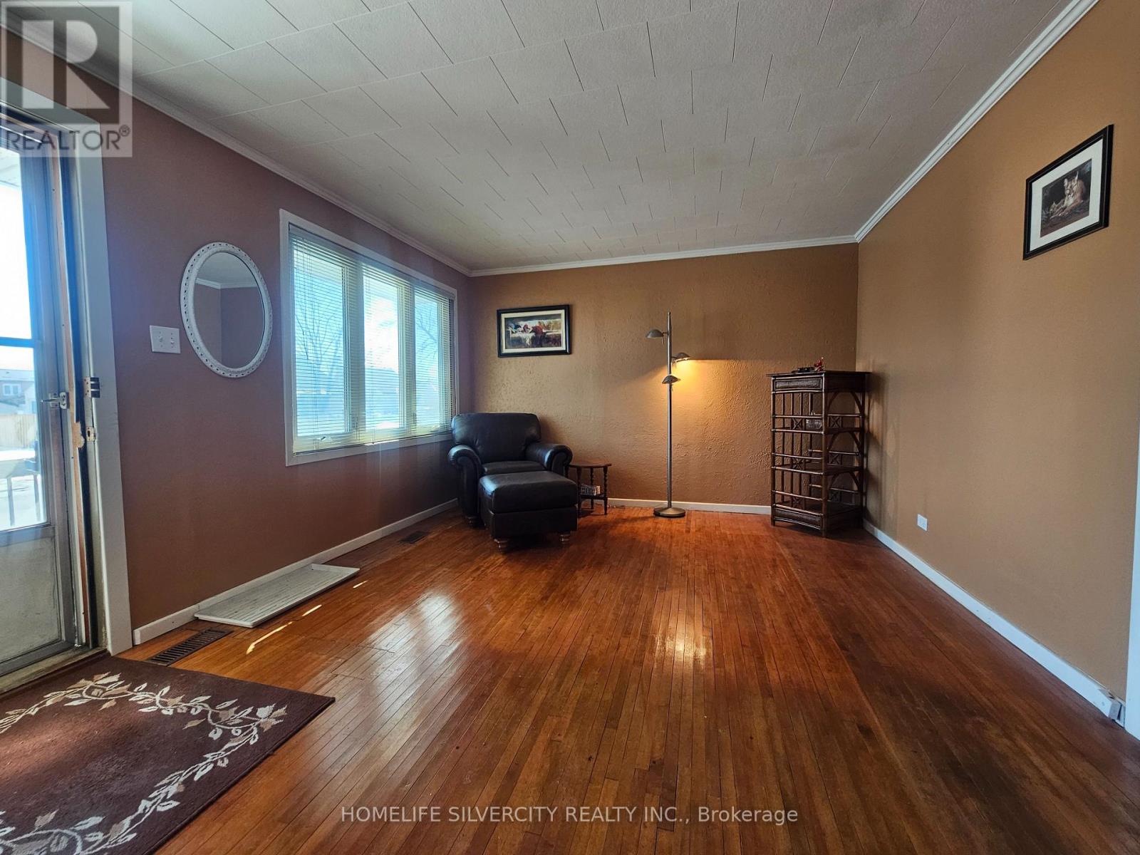 3067 CHURCHILL AVENUE - 9