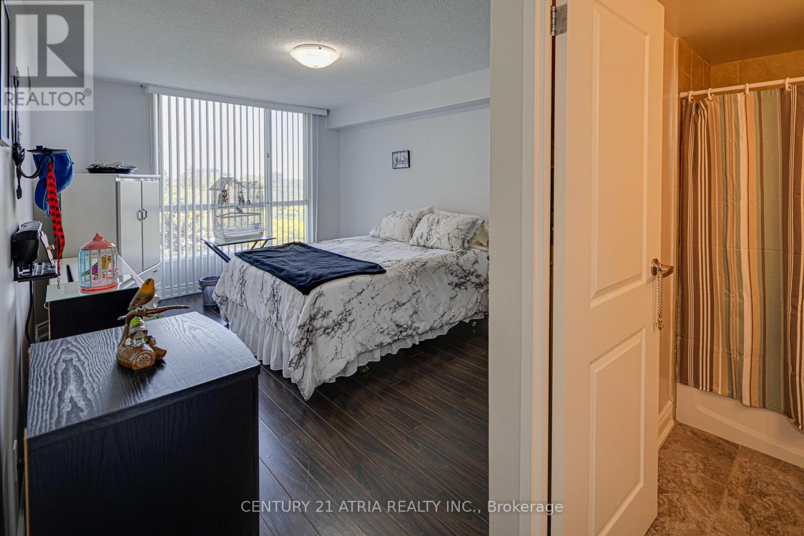 #606 3077 WESTON ROAD - 18
