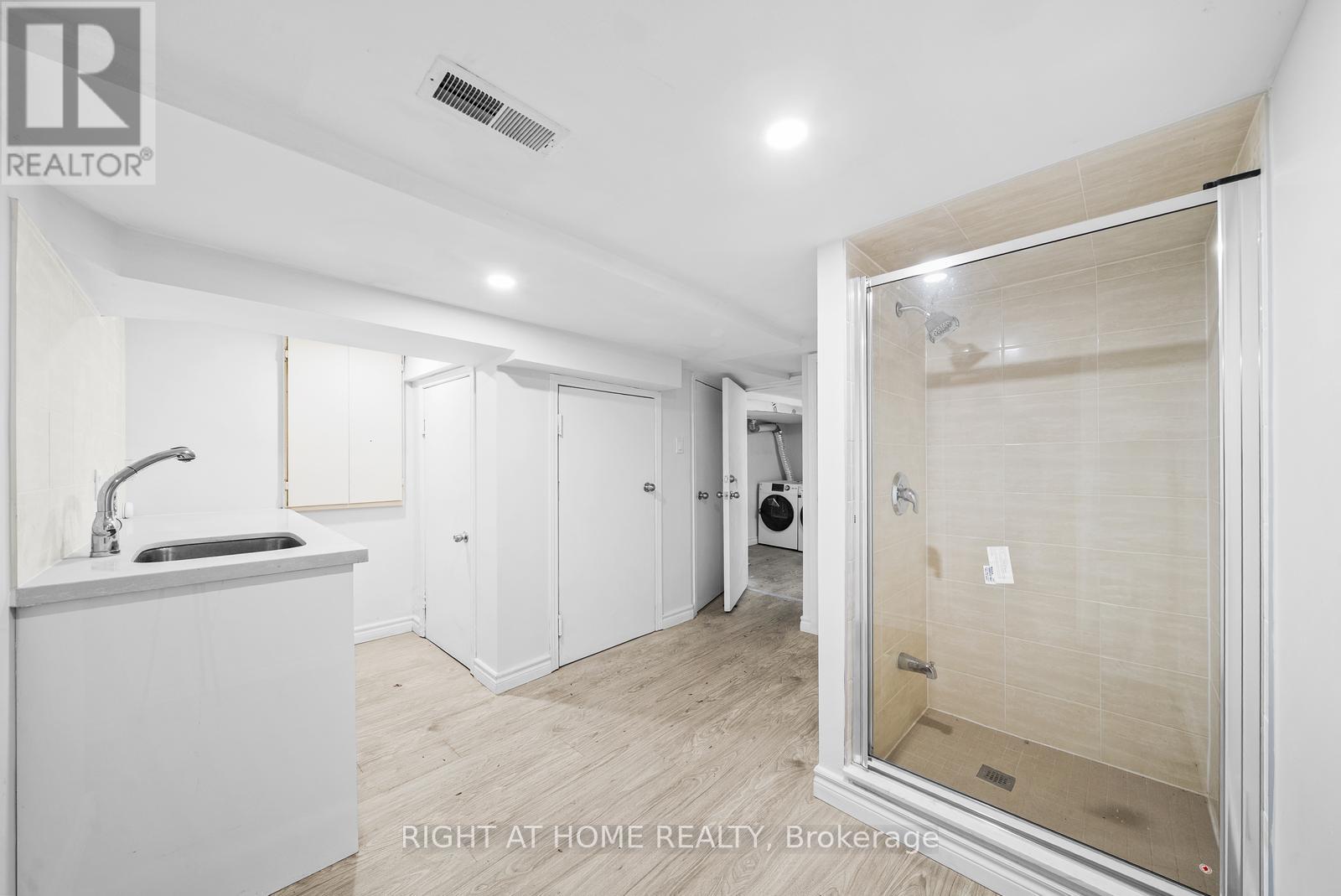 134 MILLICENT STREET - 32