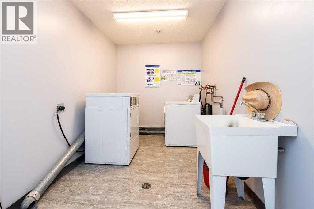 LAUNDRY ROOM BASEMENT