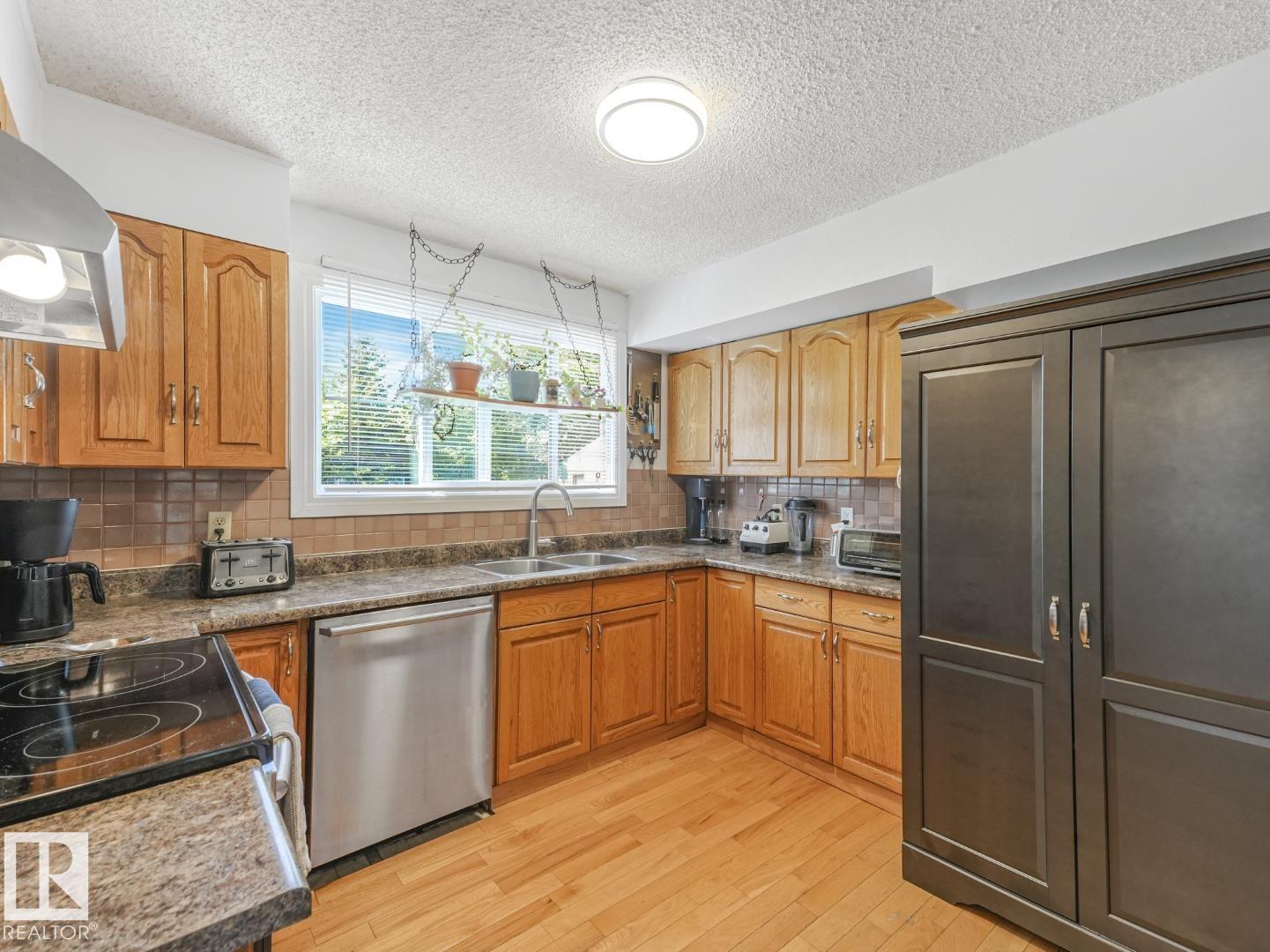 10511 26 AV NW - 13