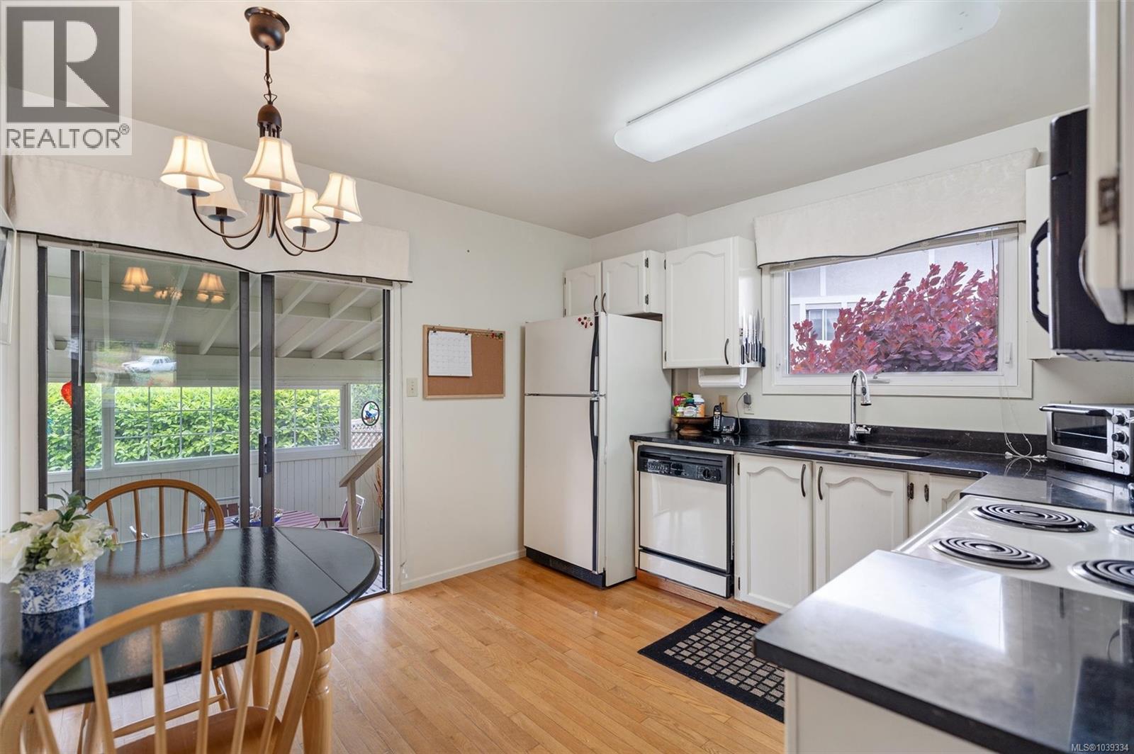 4252 Panorama Dr - 8