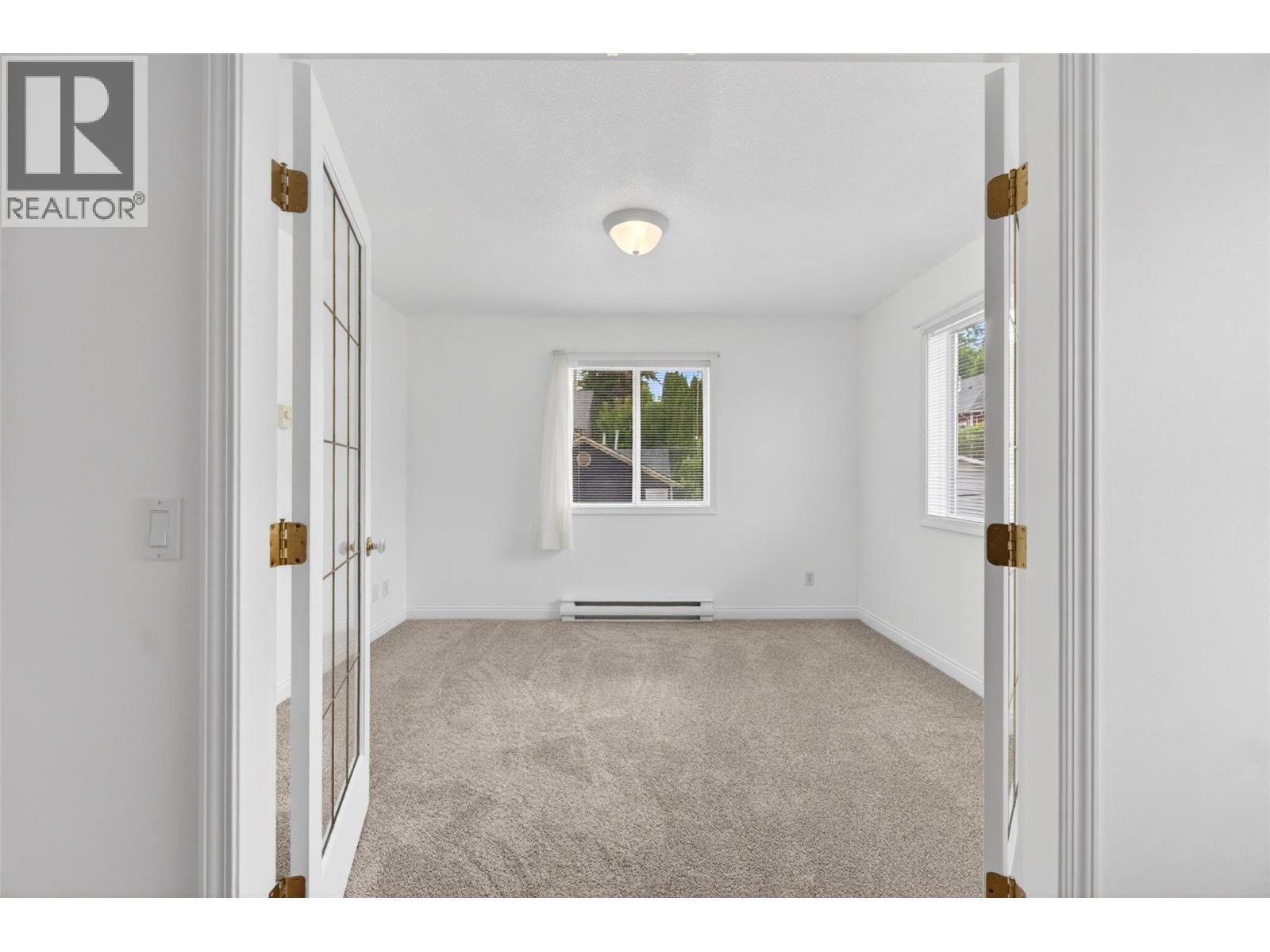 #301 330 7 Street SE - 35