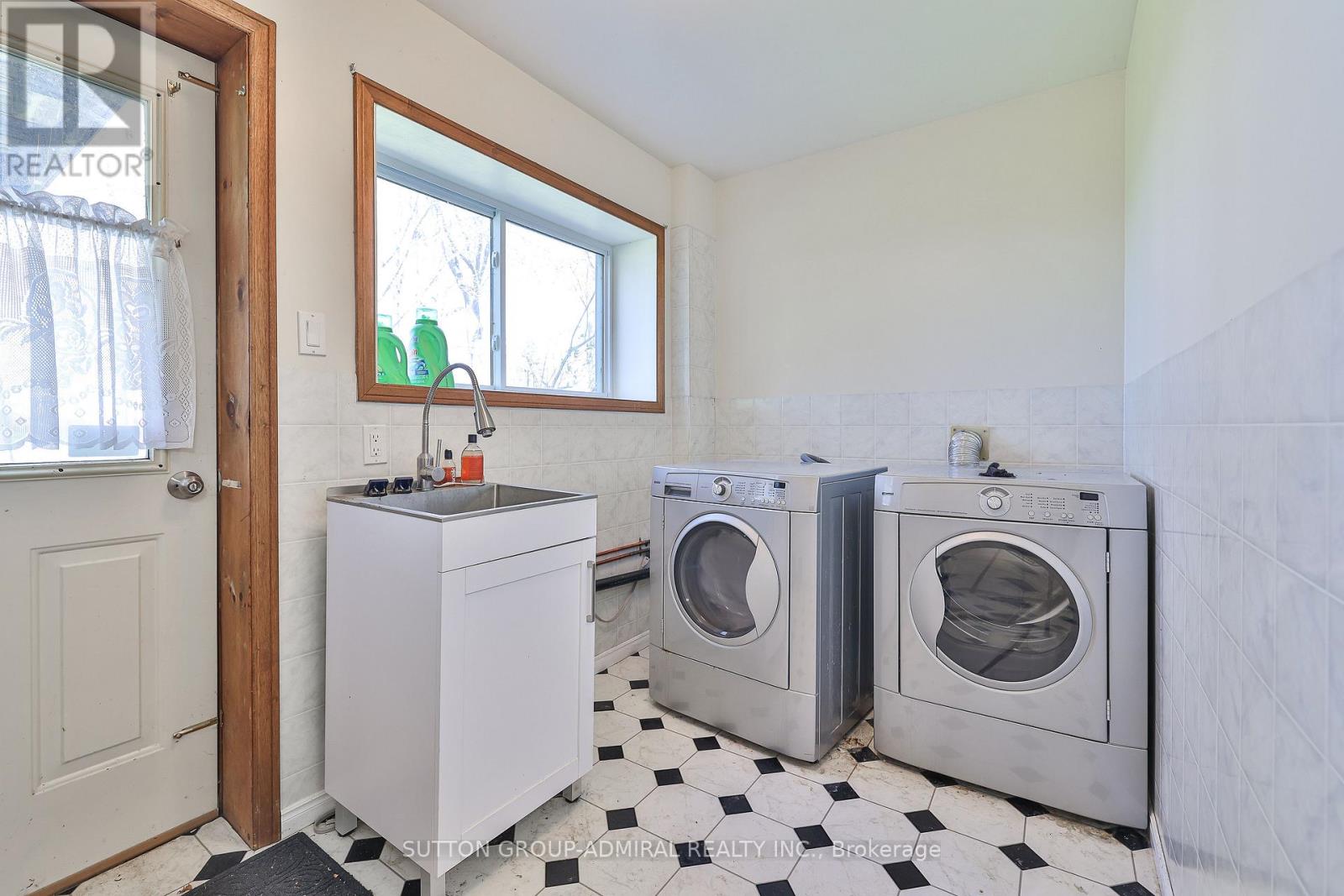 182 BAYSHORE DRIVE - 28