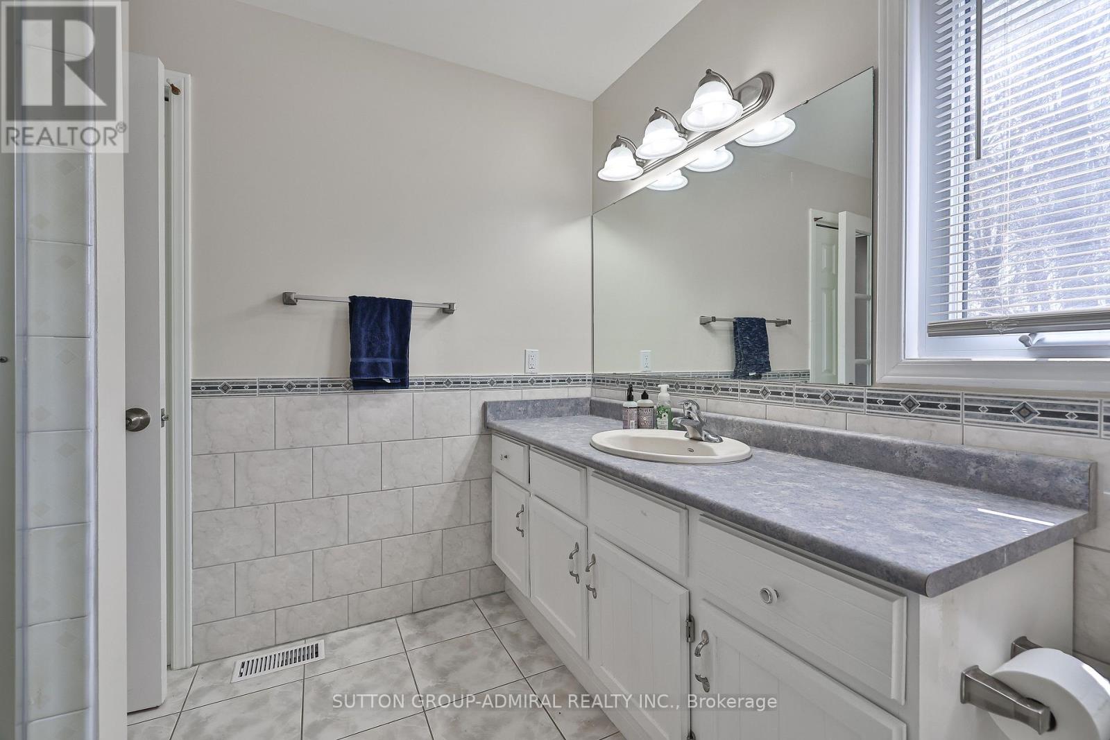 182 BAYSHORE DRIVE - 23