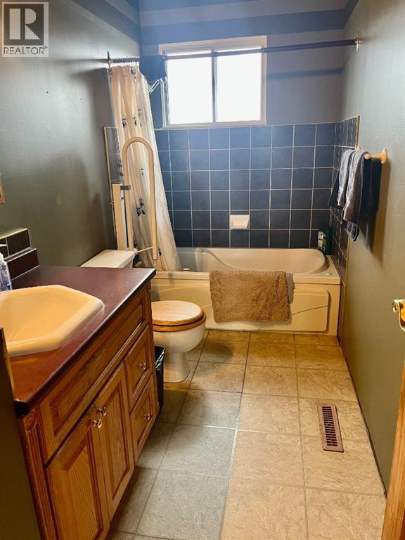 5116 47 Street — photo 12
