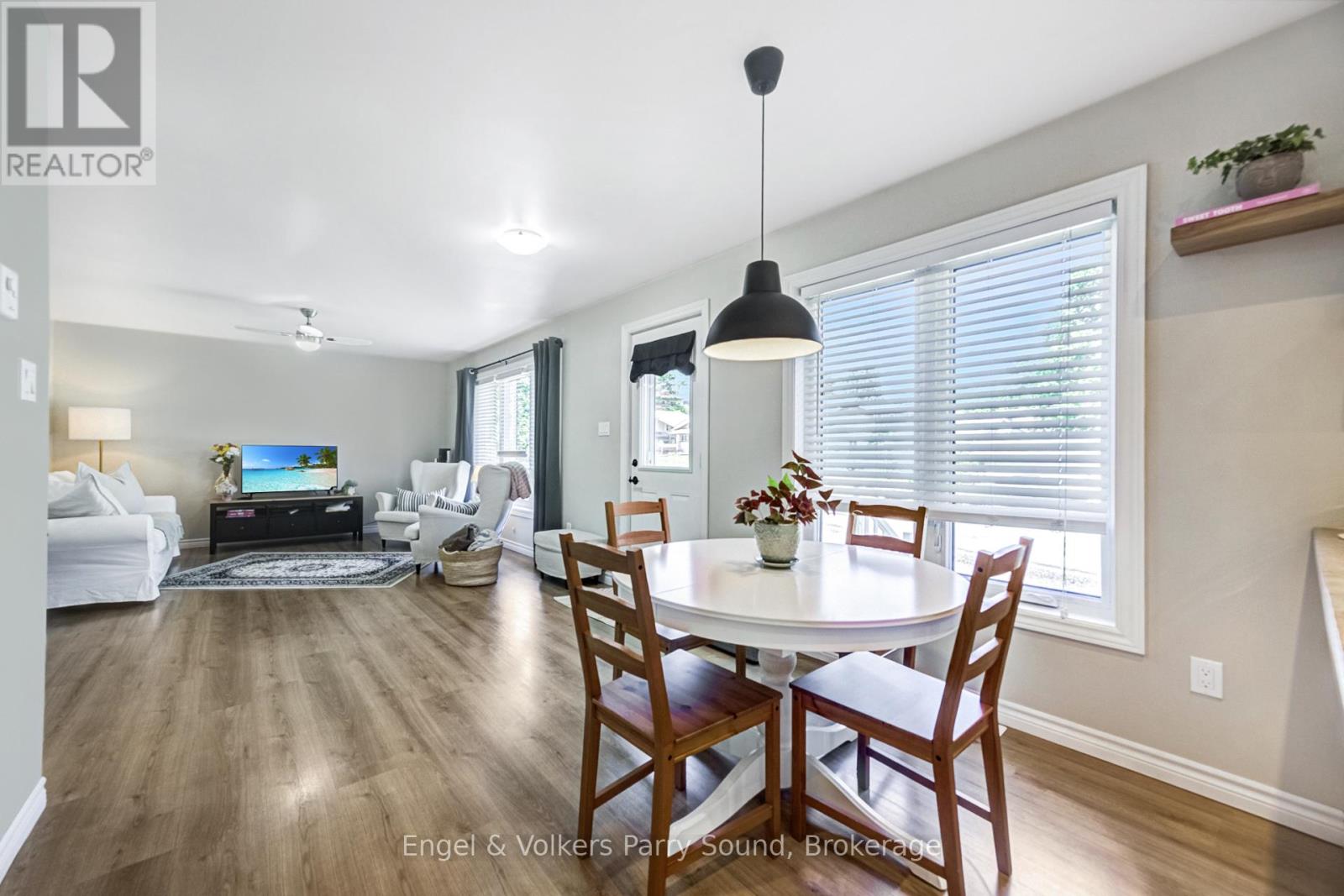 6 LAWRENCE STREET - Image 11