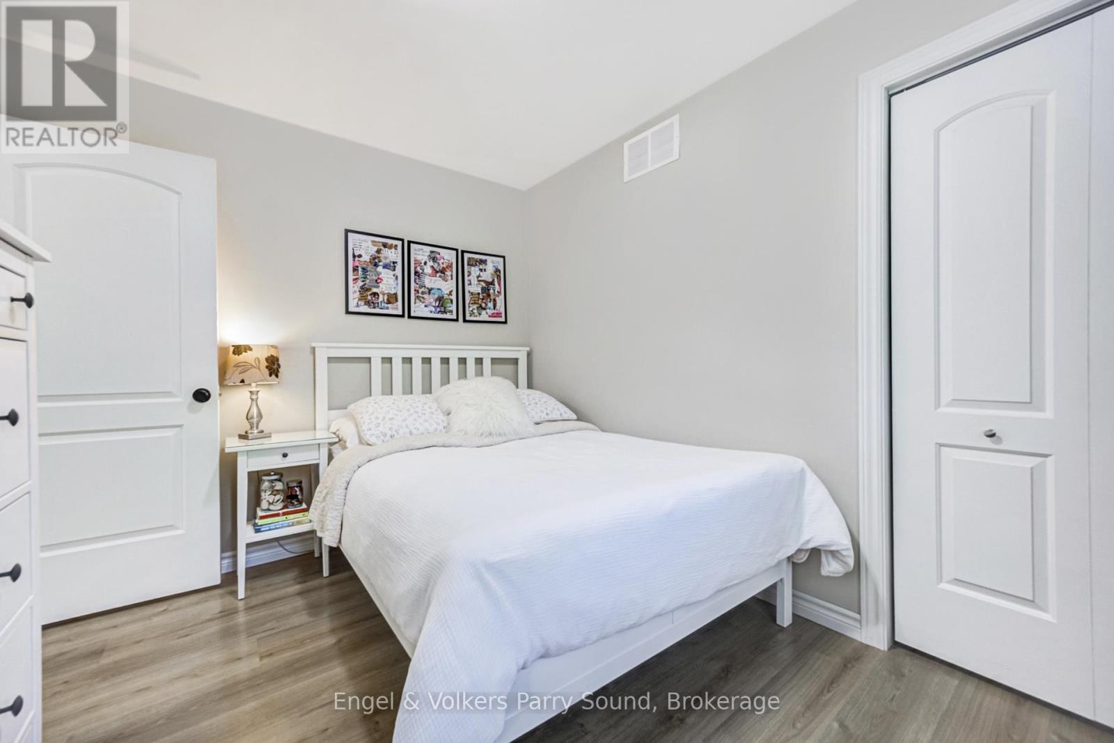 6 LAWRENCE STREET - Image 17