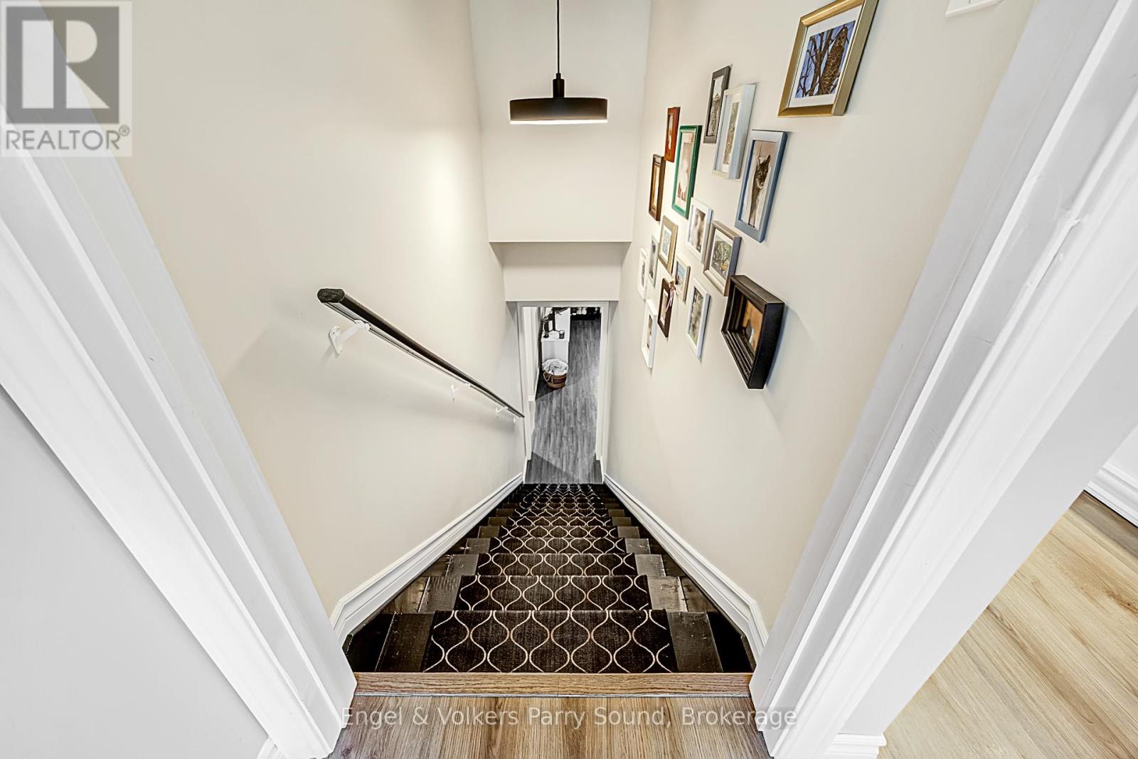 6 LAWRENCE STREET - Image 21