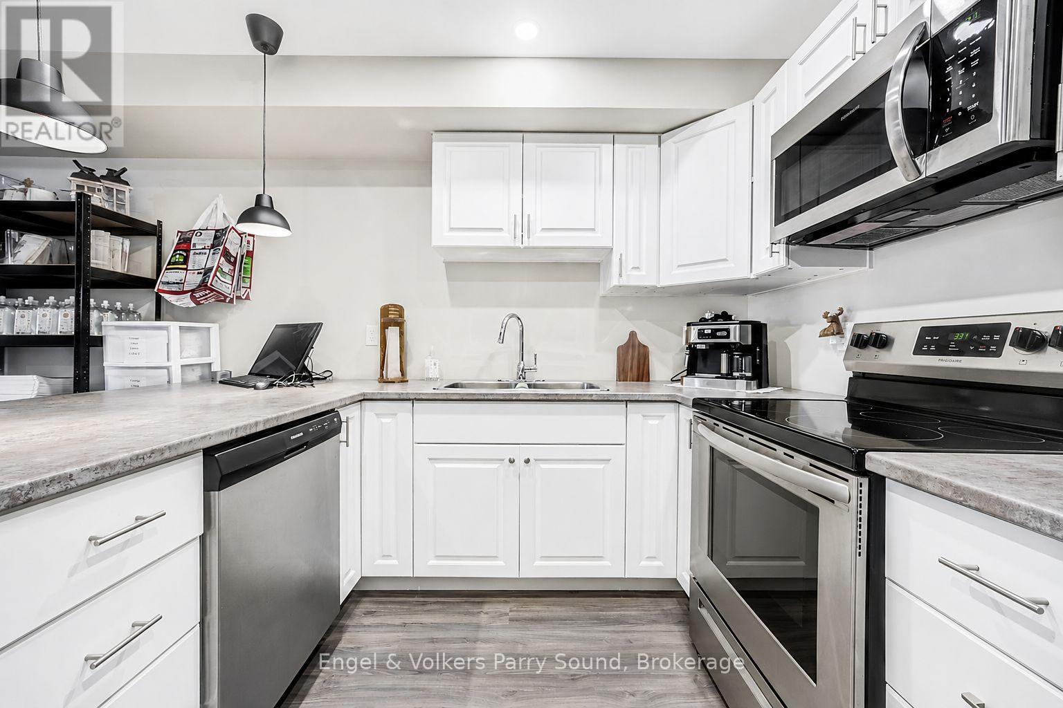6 LAWRENCE STREET - Image 27