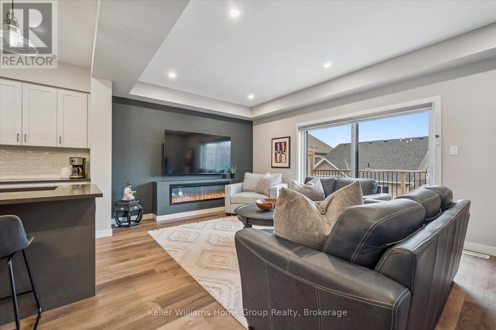 27 HEDLEY LANE - 23