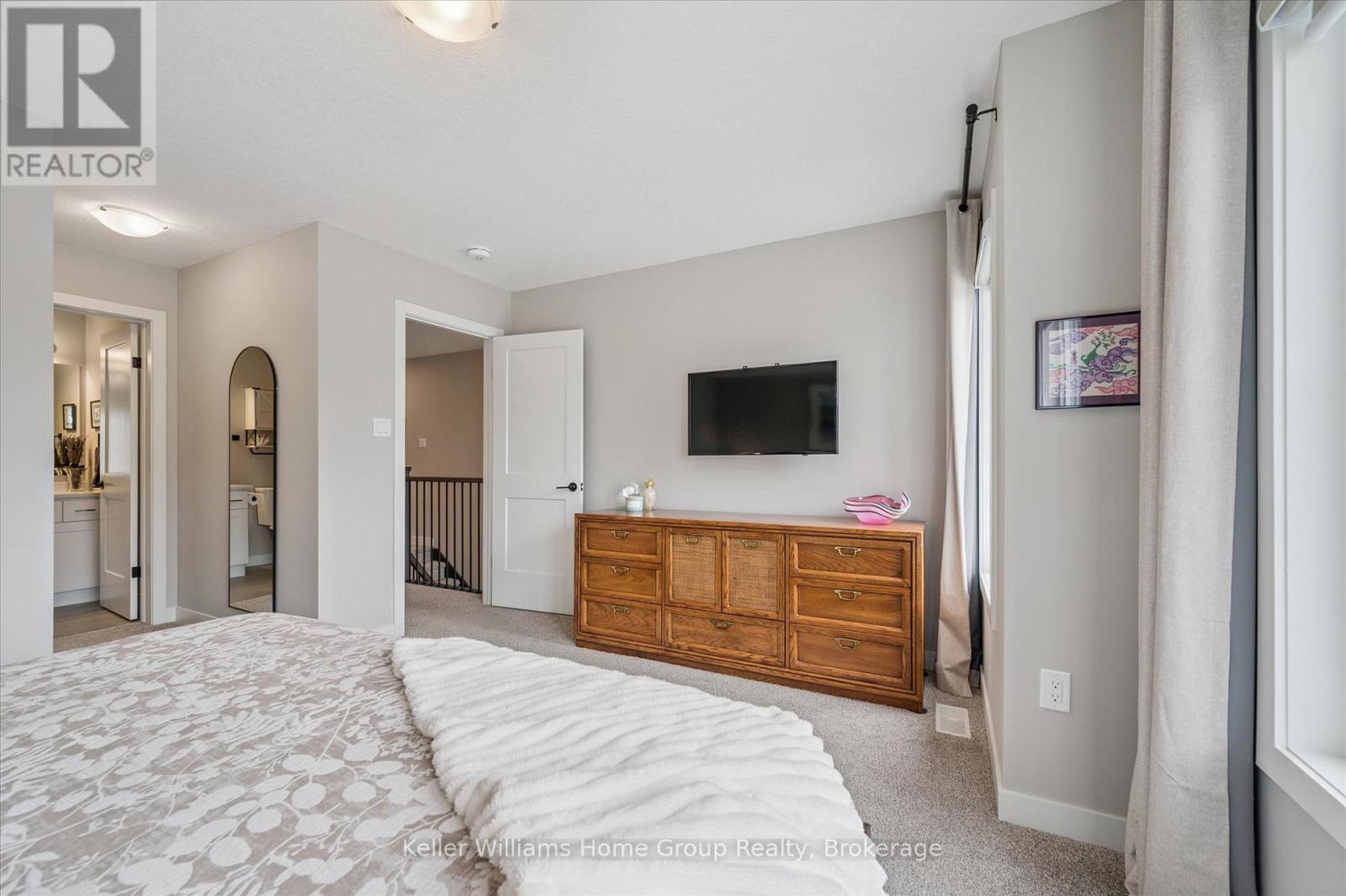 27 HEDLEY LANE - 38