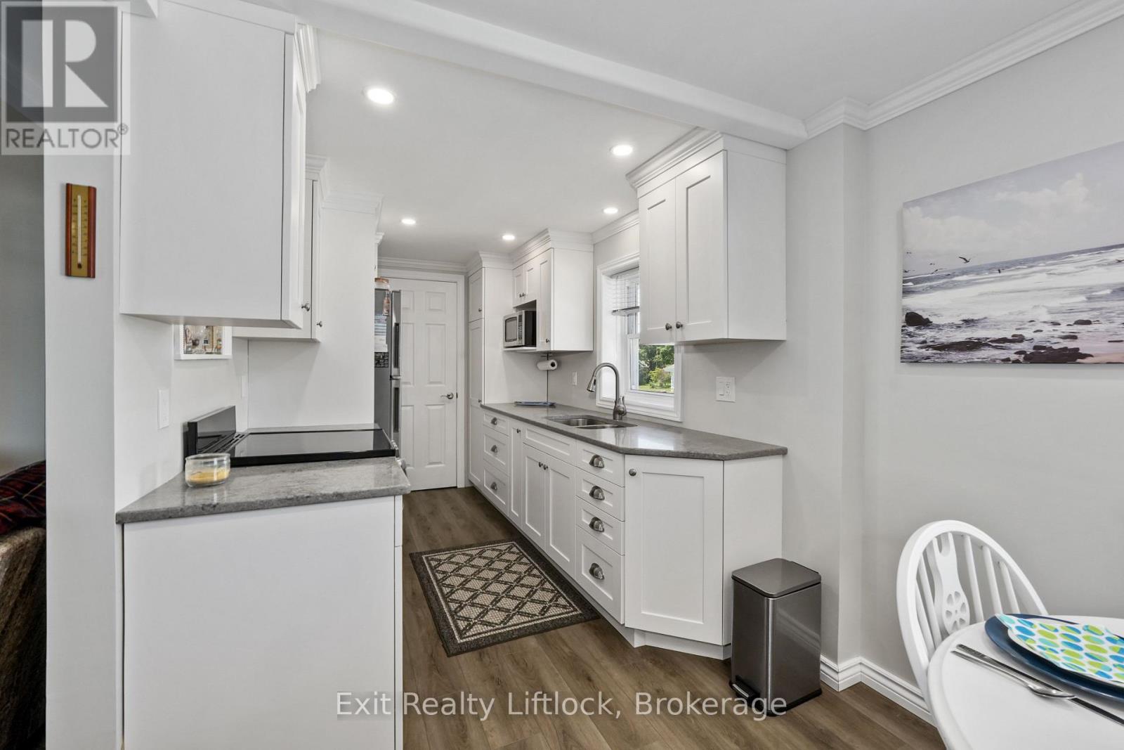 23 MANOR ROAD - 12