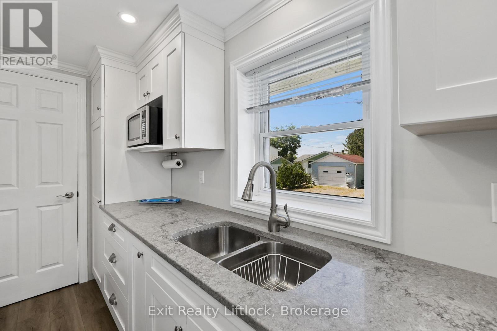 23 MANOR ROAD - 15