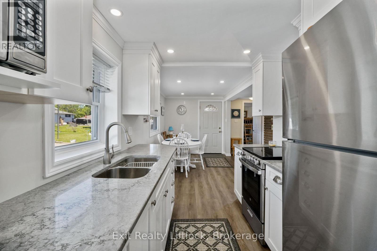 23 MANOR ROAD - 16