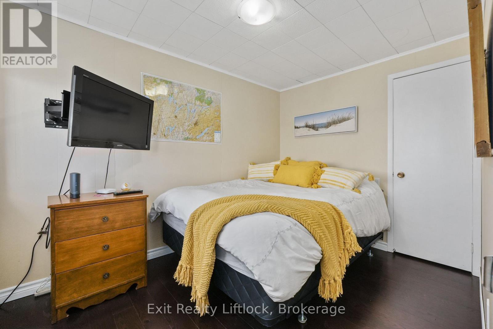 23 MANOR ROAD - 23