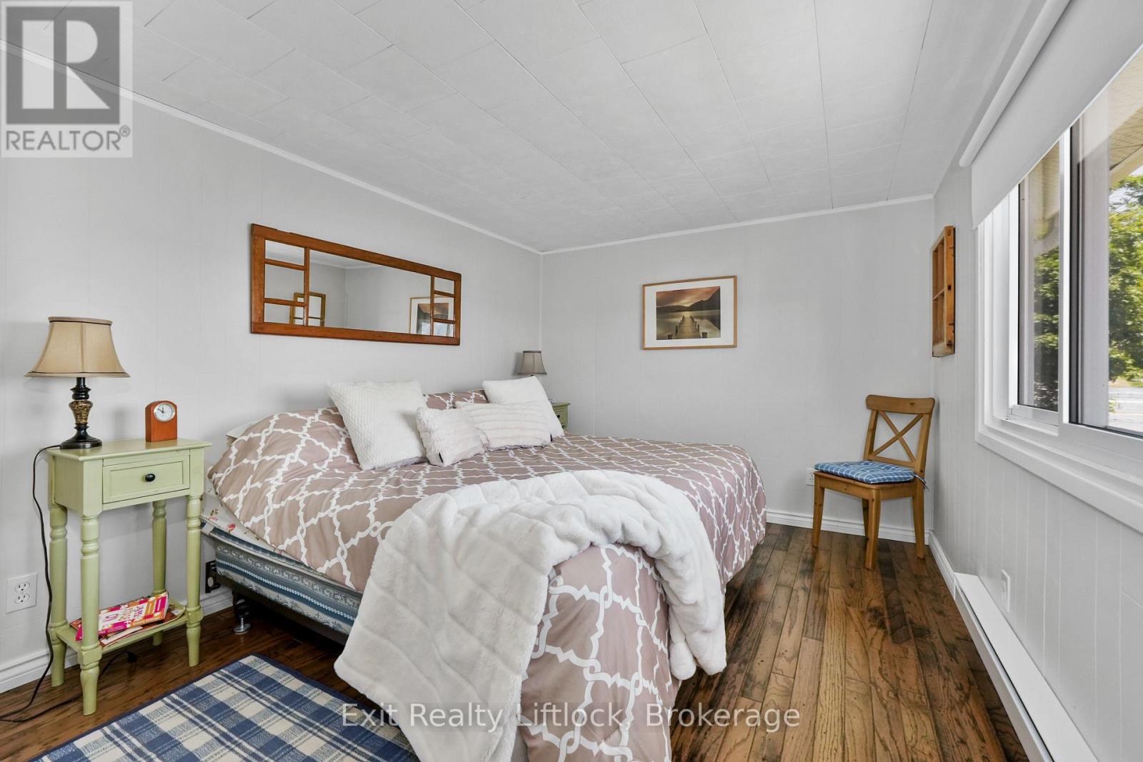 23 MANOR ROAD - 26