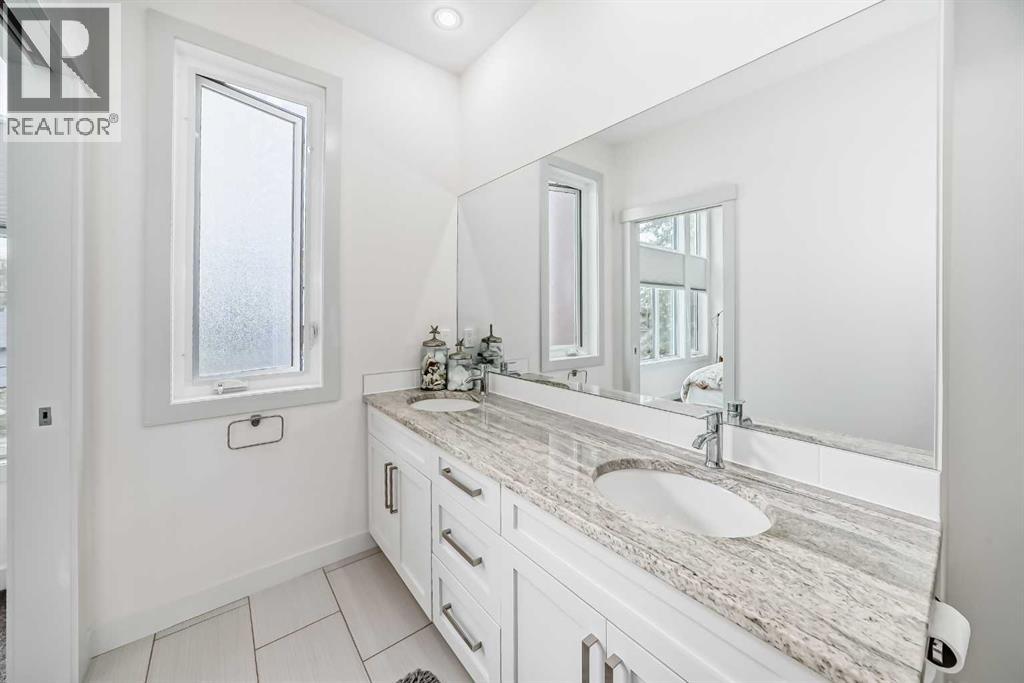 1048 Regal Crescent NE — photo 21