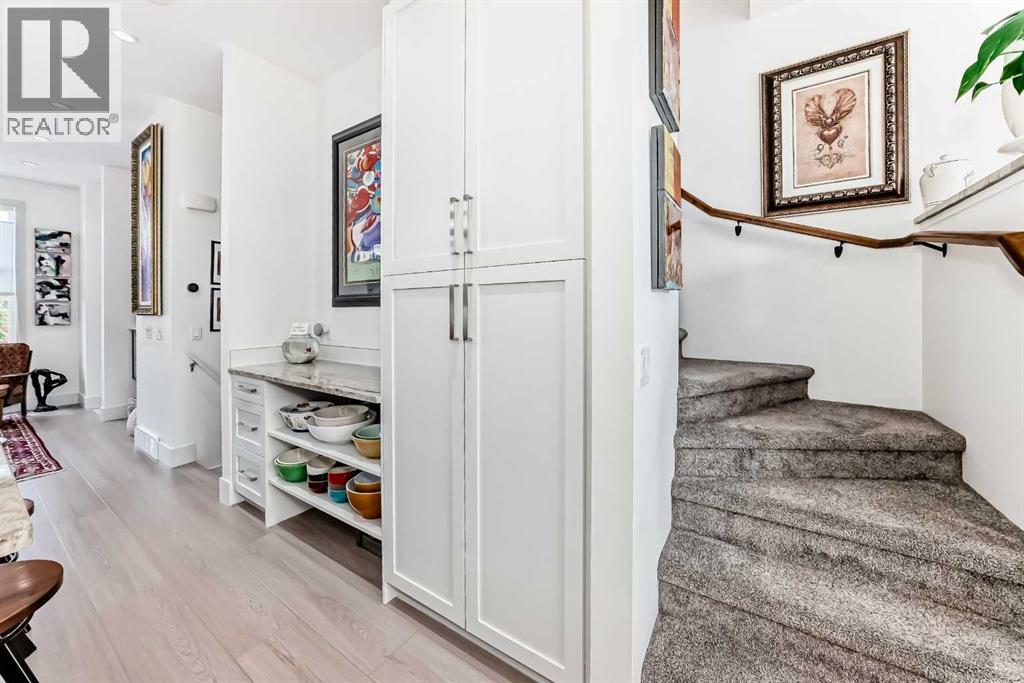 1048 Regal Crescent NE — photo 15