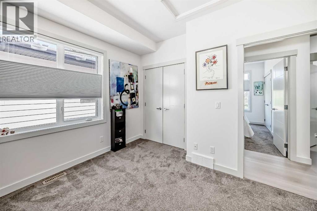 1048 Regal Crescent NE — photo 25
