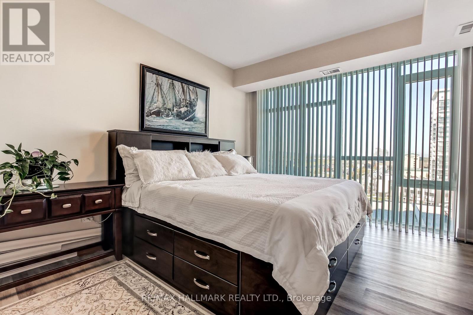 #807 16 CONCORD PLACE - 12