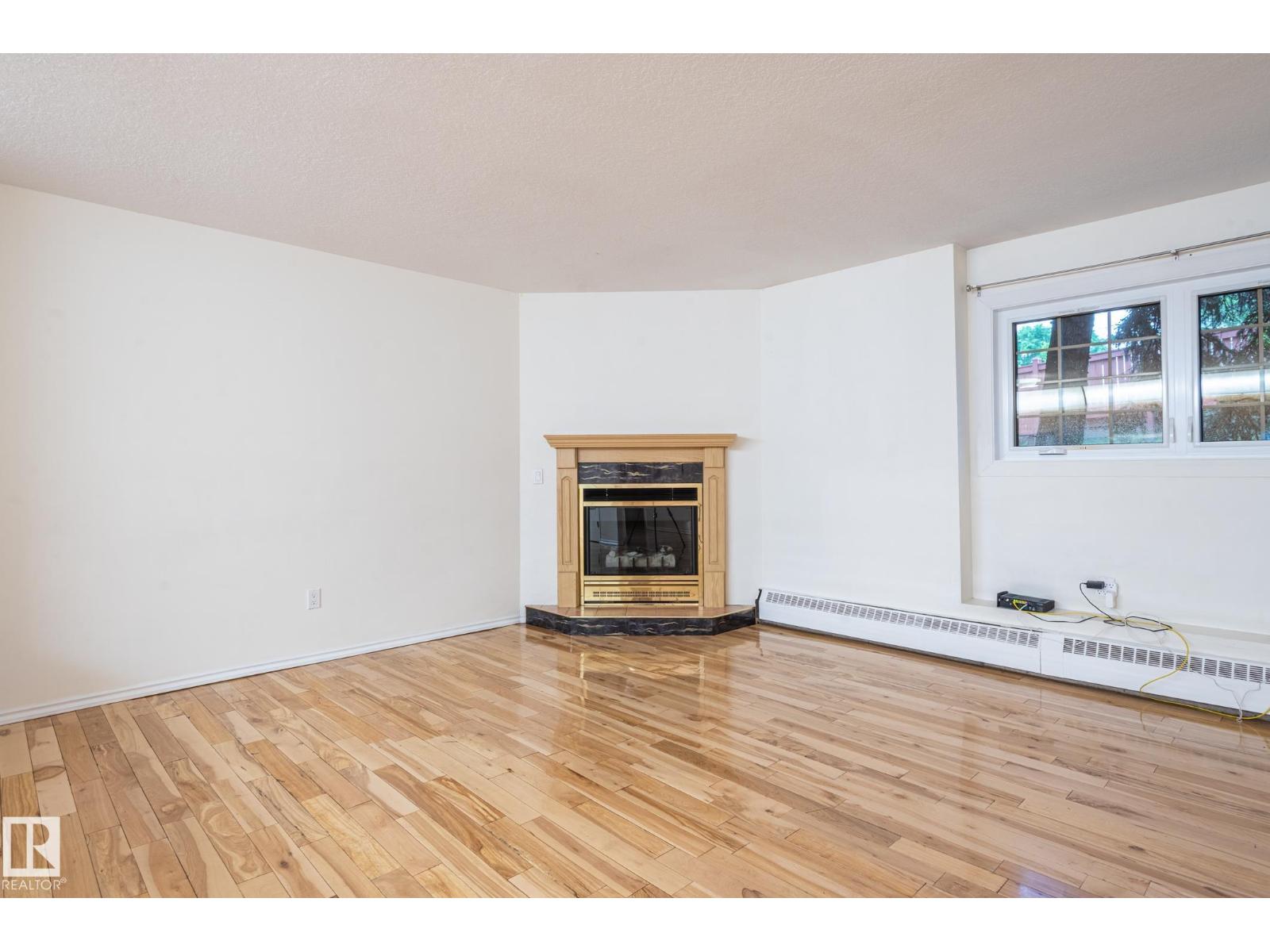 #414 3 PERRON ST — photo 32