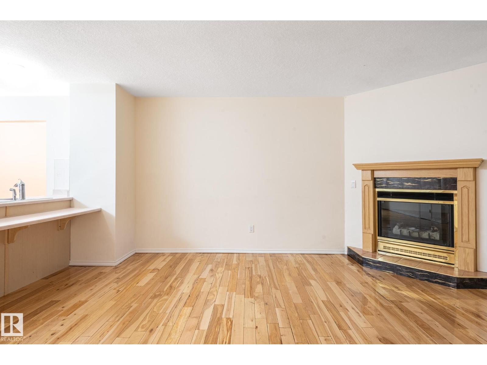 #414 3 PERRON ST — photo 35