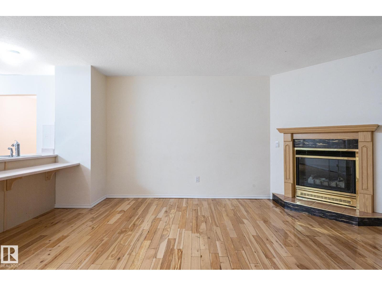#414 3 PERRON ST — photo 36